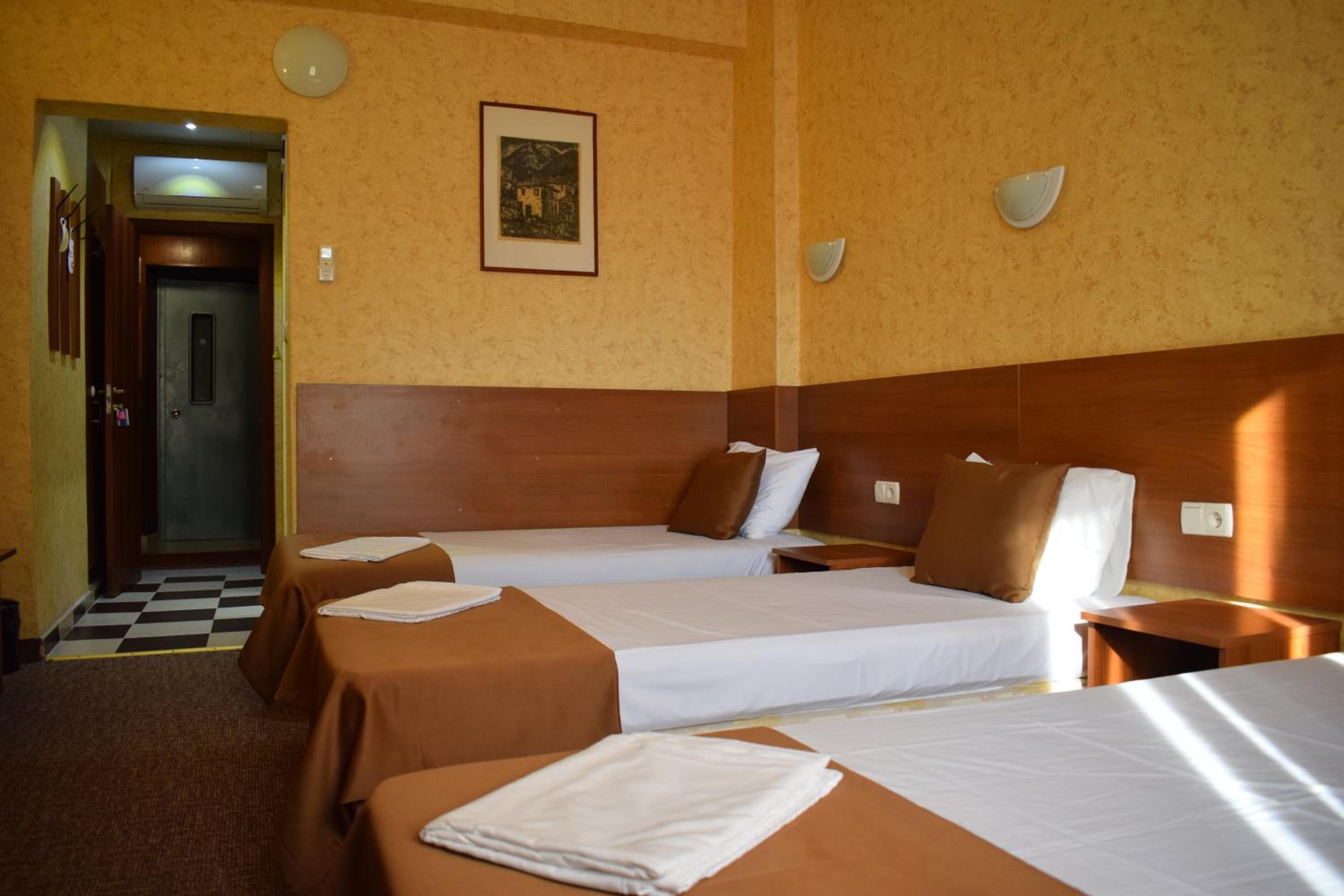 Triple Room - Photo 1