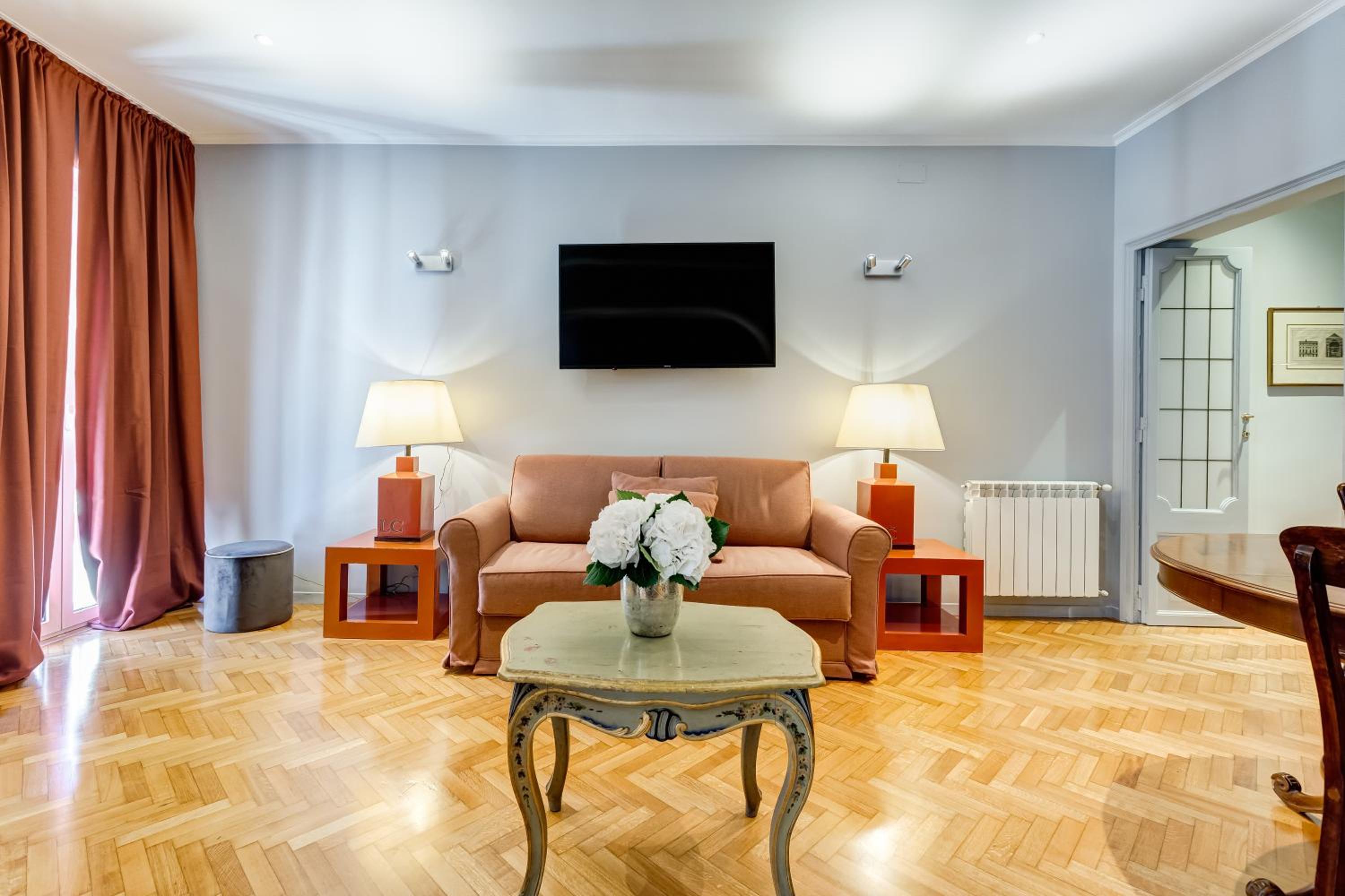 Deluxe Apartment - Bright Suite with view photo 1