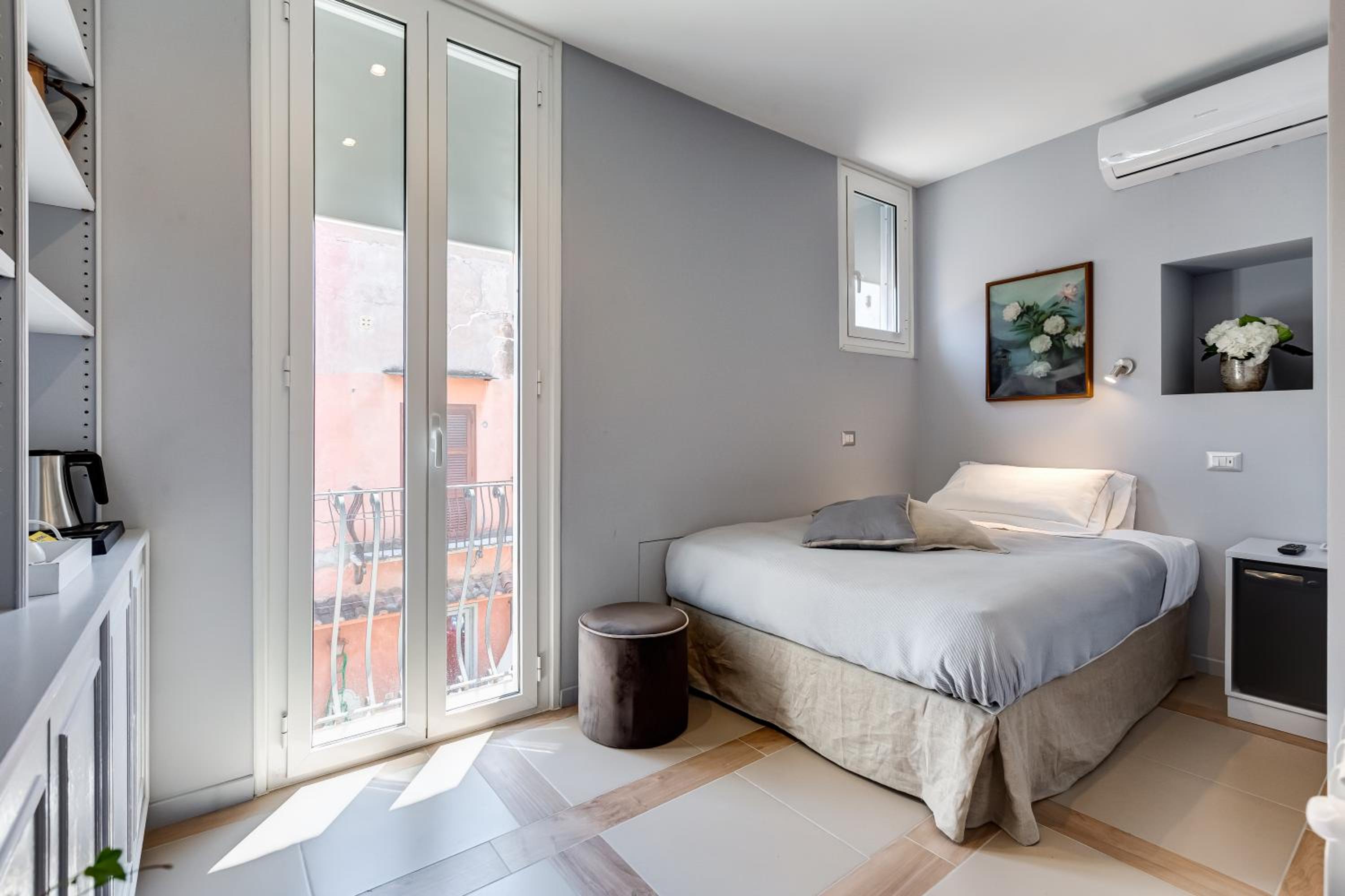 Small Double Room photo 1