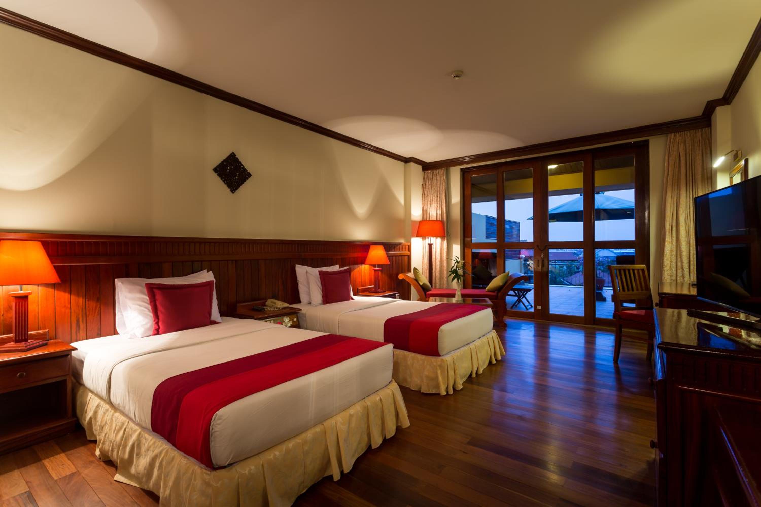 Deluxe Twin Room with Balcony photo 2