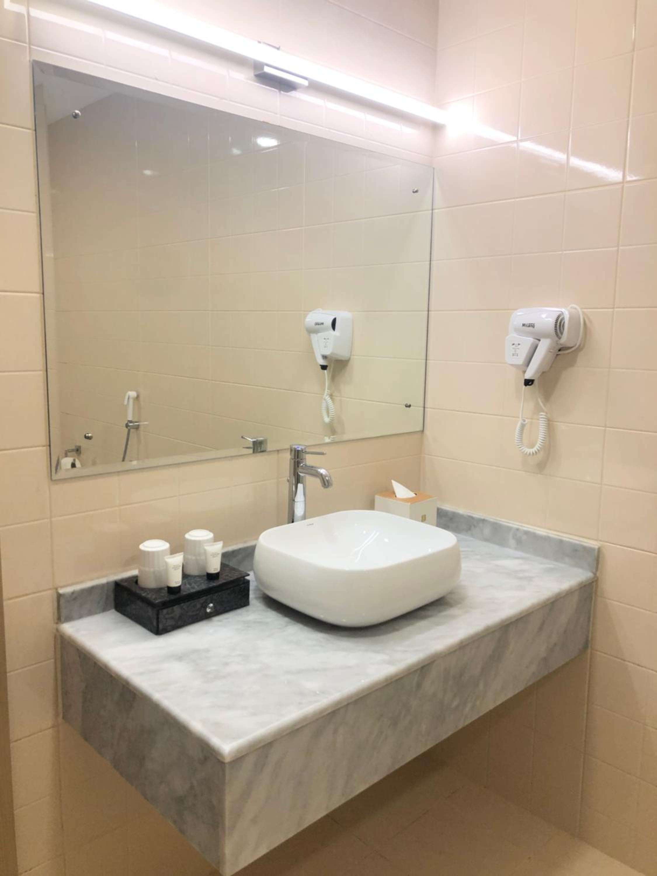Standard Double Room - Photo 11