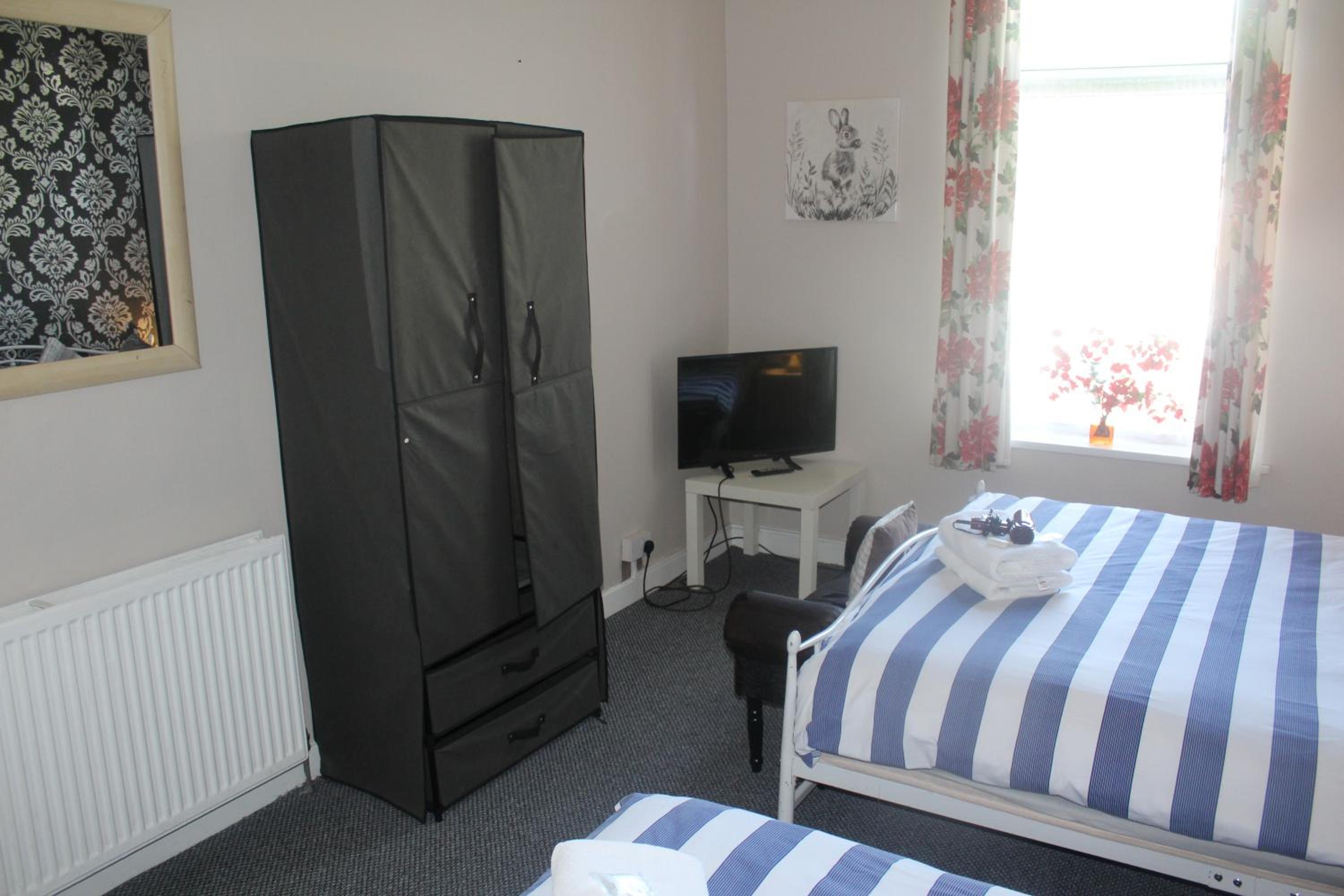 Triple Room - En Suite - Photo 19