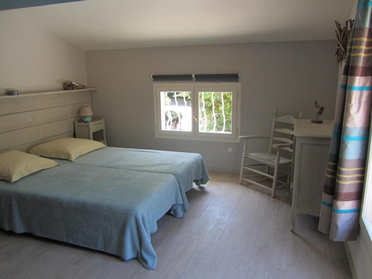 Deluxe King Suite photo 1
