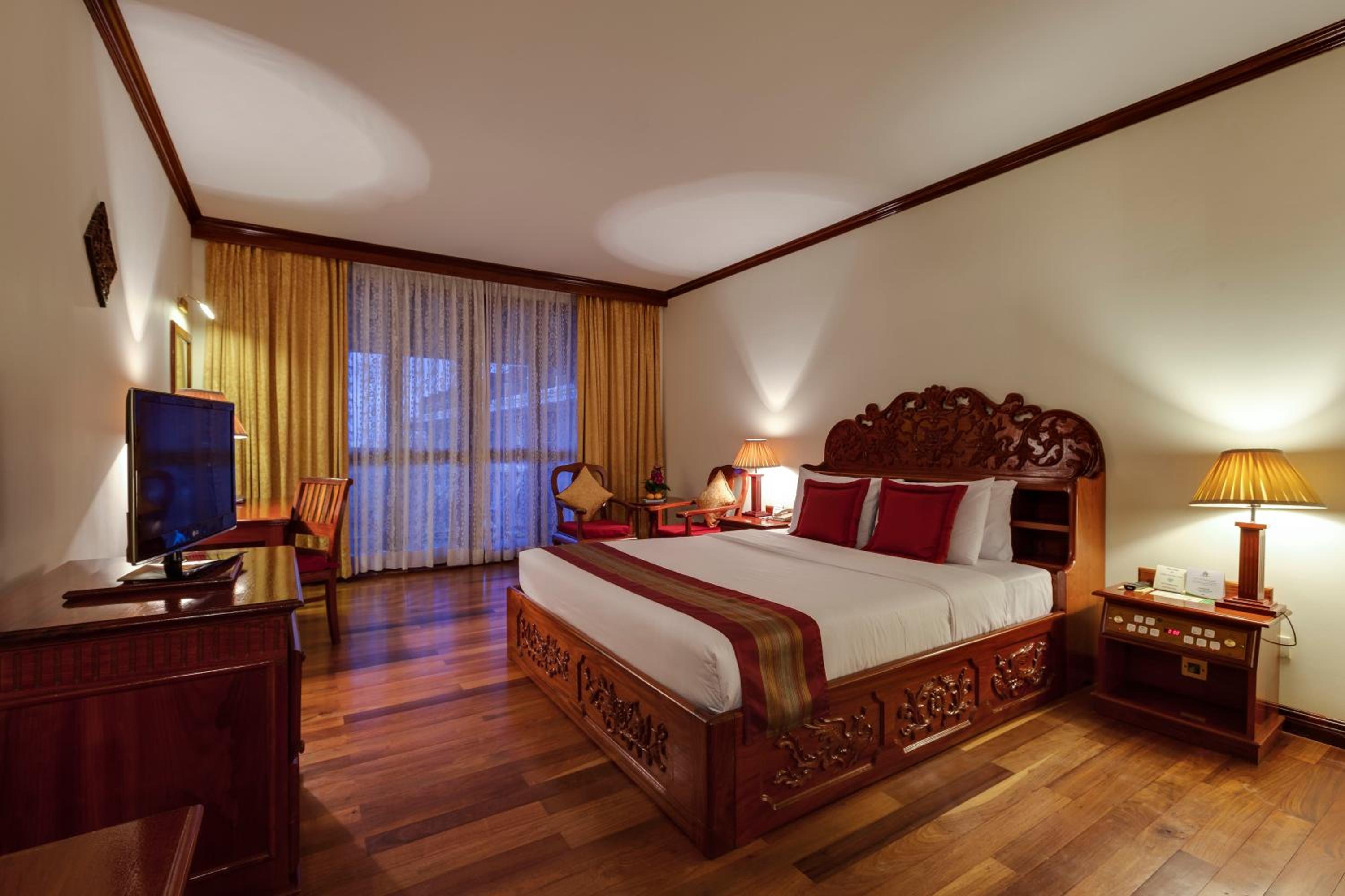 Deluxe Double Room with Balcony photo 2