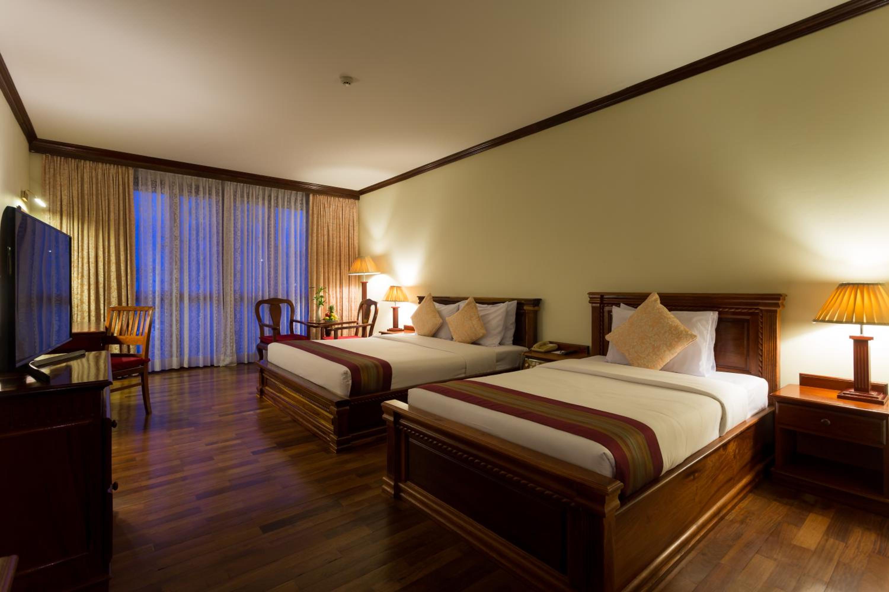 Deluxe Family Room with Balcony photo 2