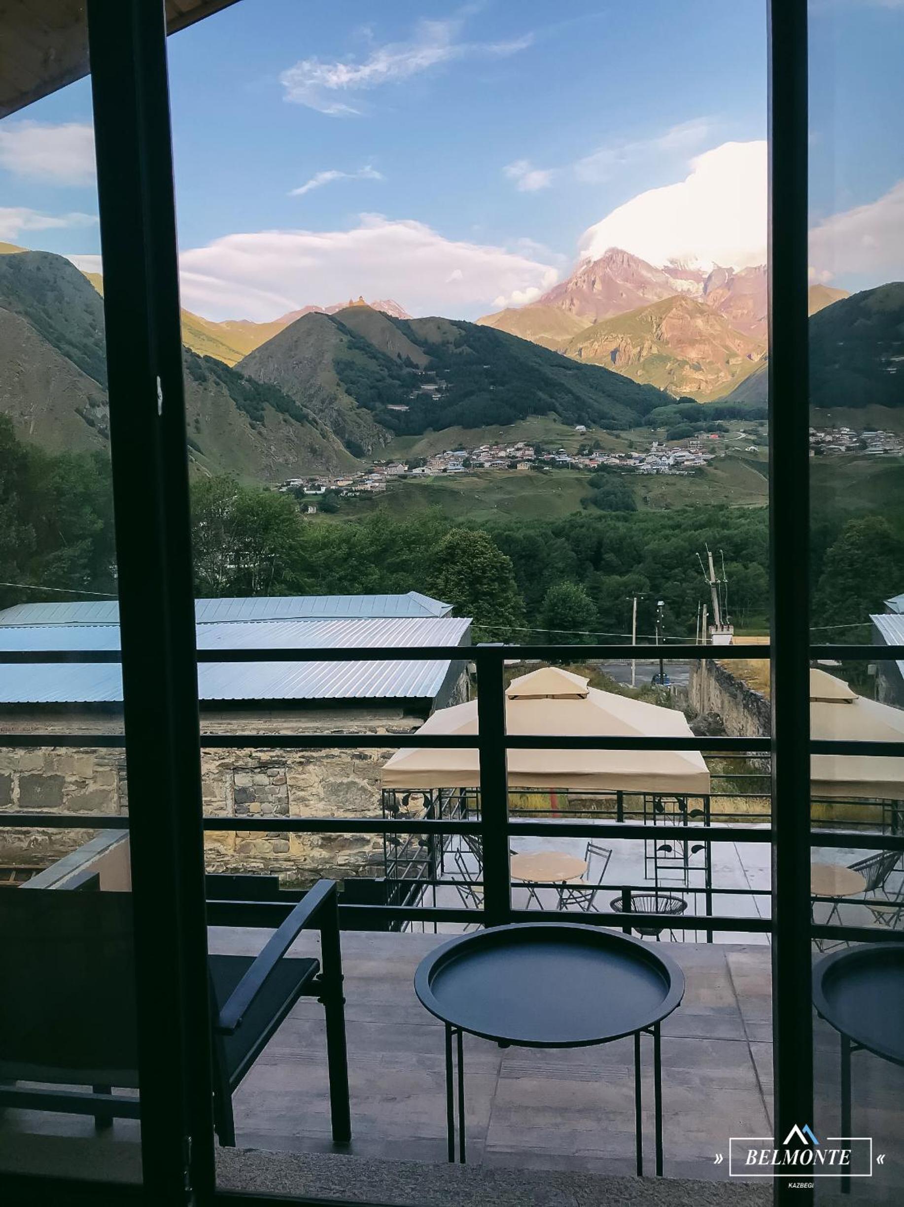 King Room with Mountain View photo 3