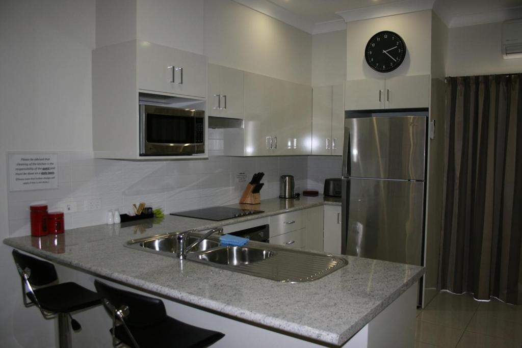 Three-Bedroom Apartment photo 2
