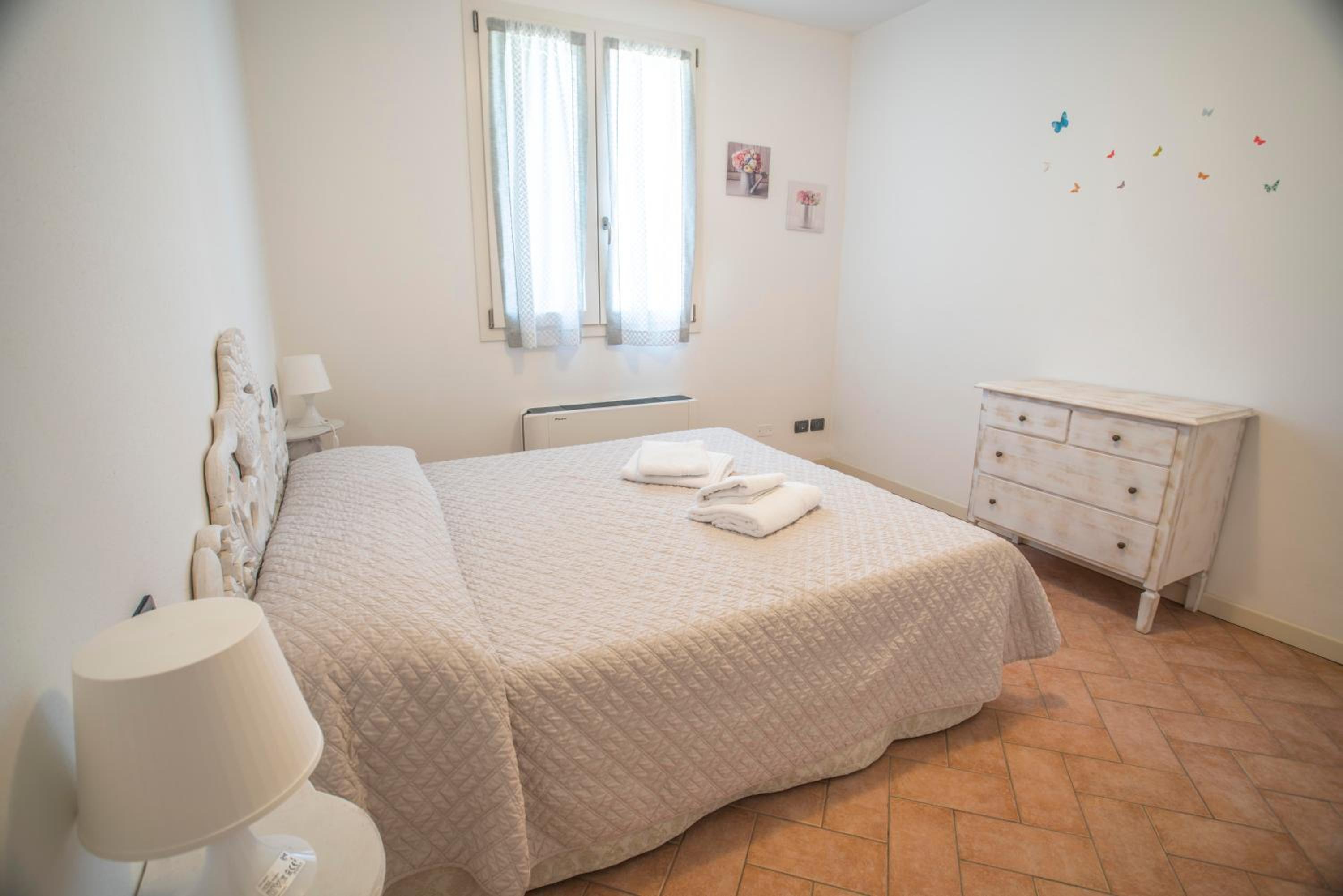 Two-Bedroom Apartment with Garden photo 1
