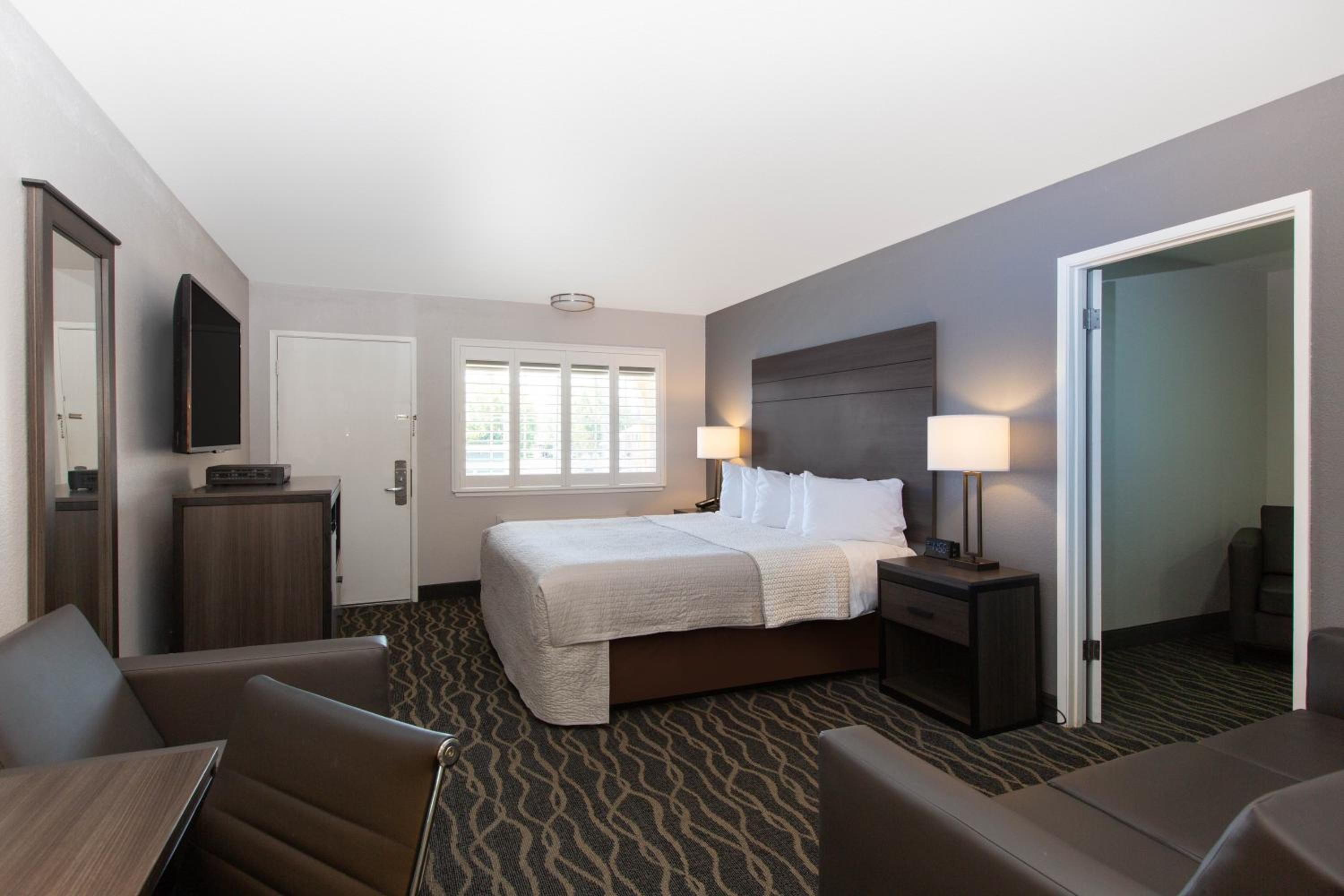 Two-Bedroom Suite - Non-Smoking - Photo 2