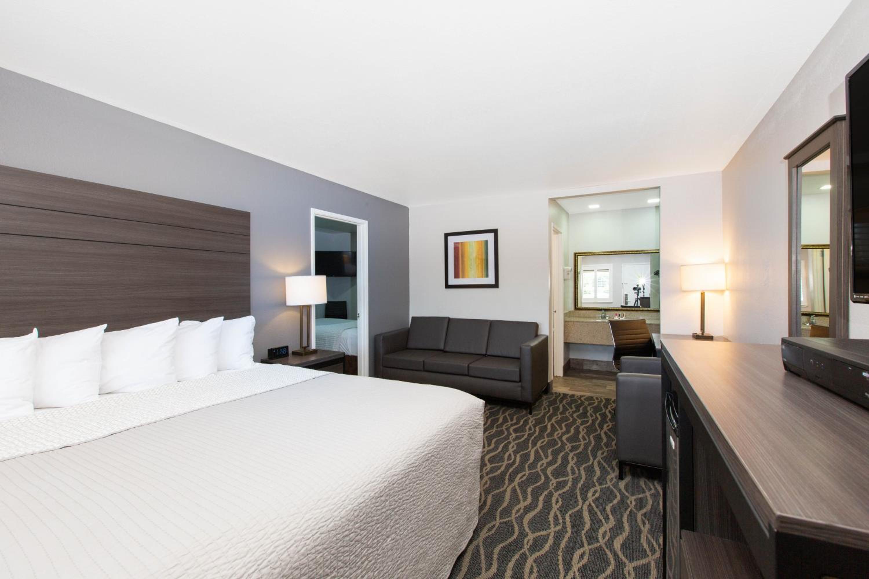 Two-Bedroom Suite - Non-Smoking - Photo 4