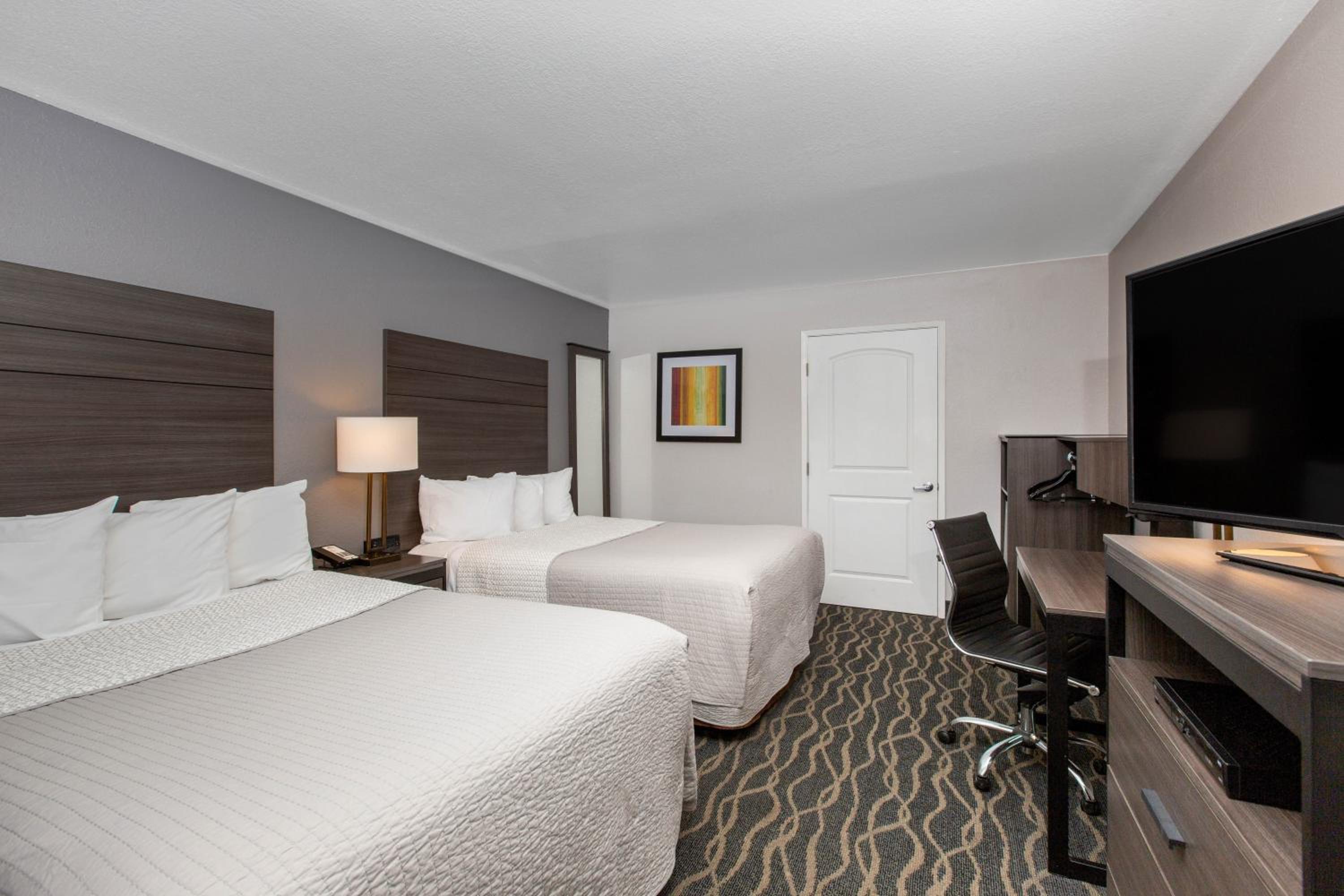 Queen Room with Two Queen Beds - Non-Smoking - Photo 1