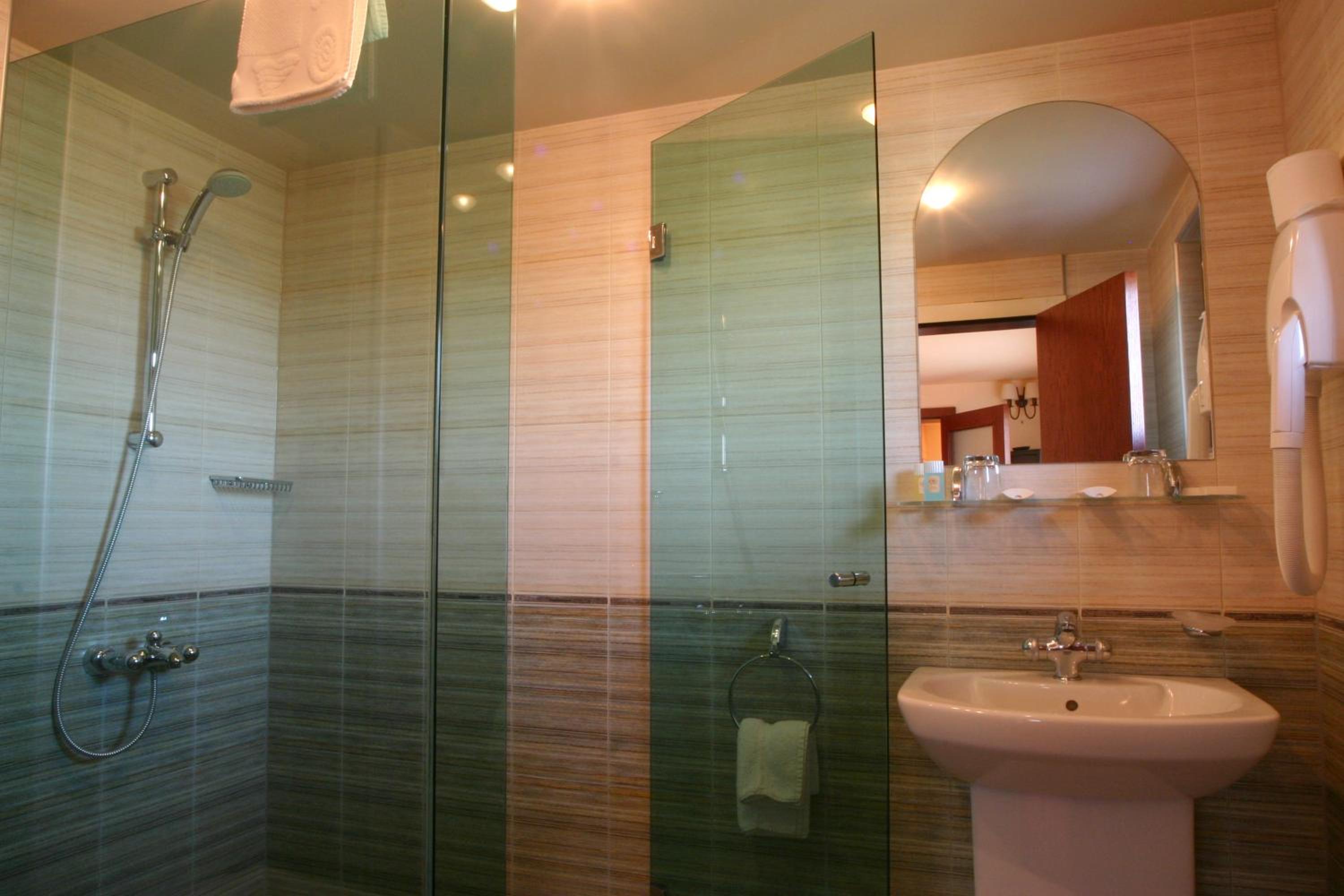 Double Room - Photo 5
