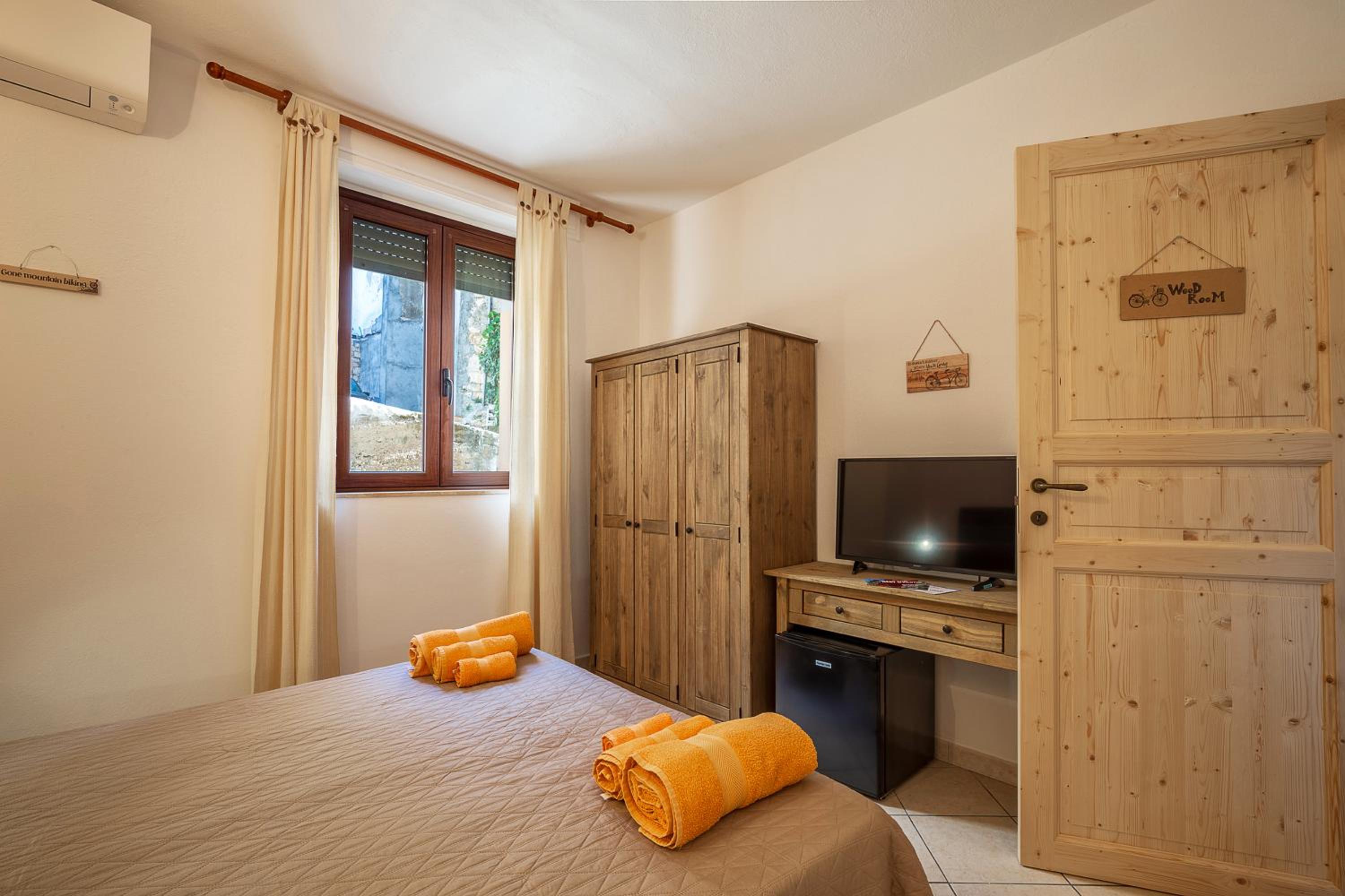 Deluxe Triple Room photo 2