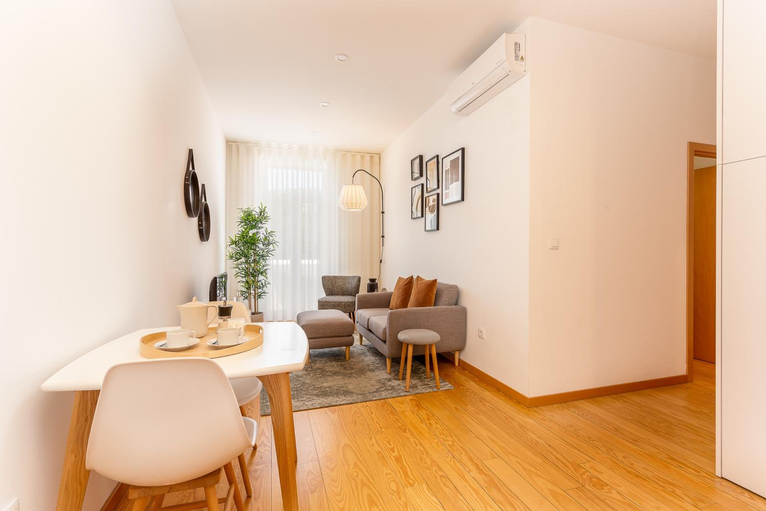 One-Bedroom Apartment with Balcony photo 2