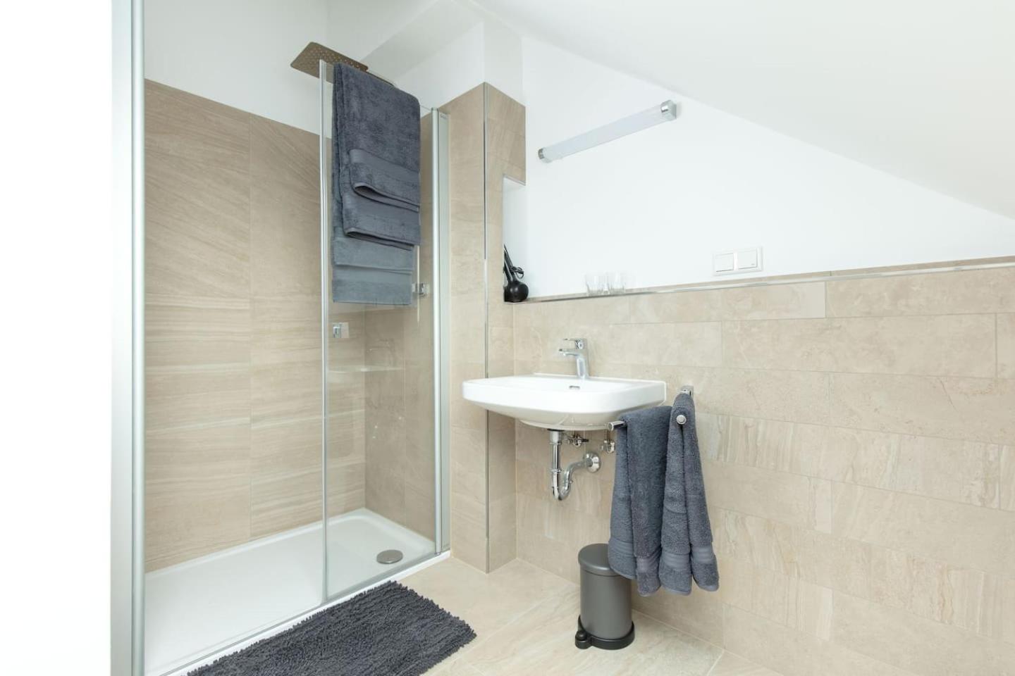 One-Bedroom Apartment - Photo 9