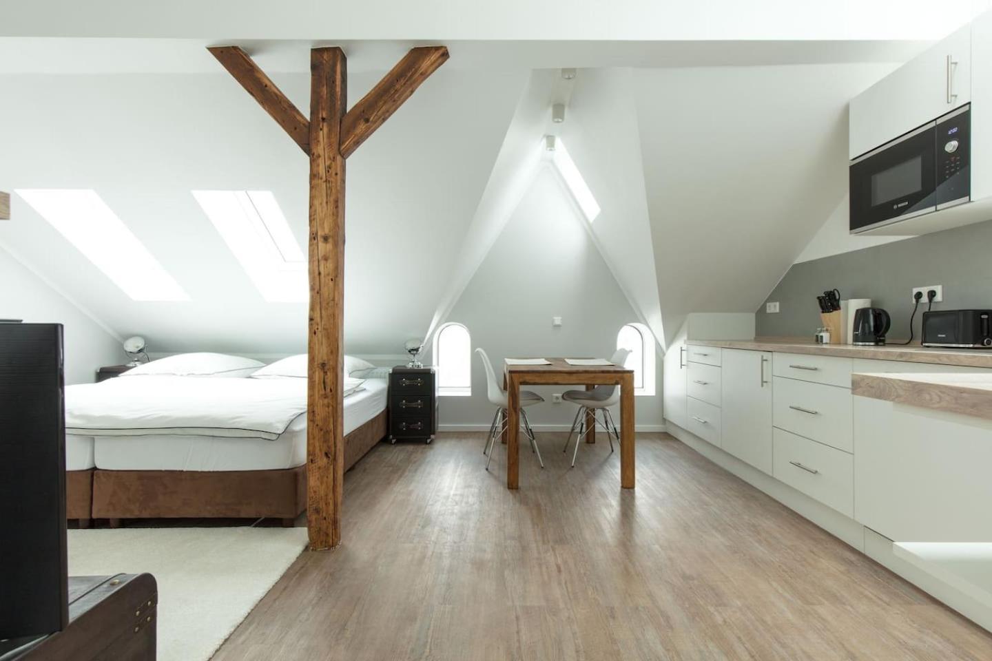 One-Bedroom Apartment - Photo 7