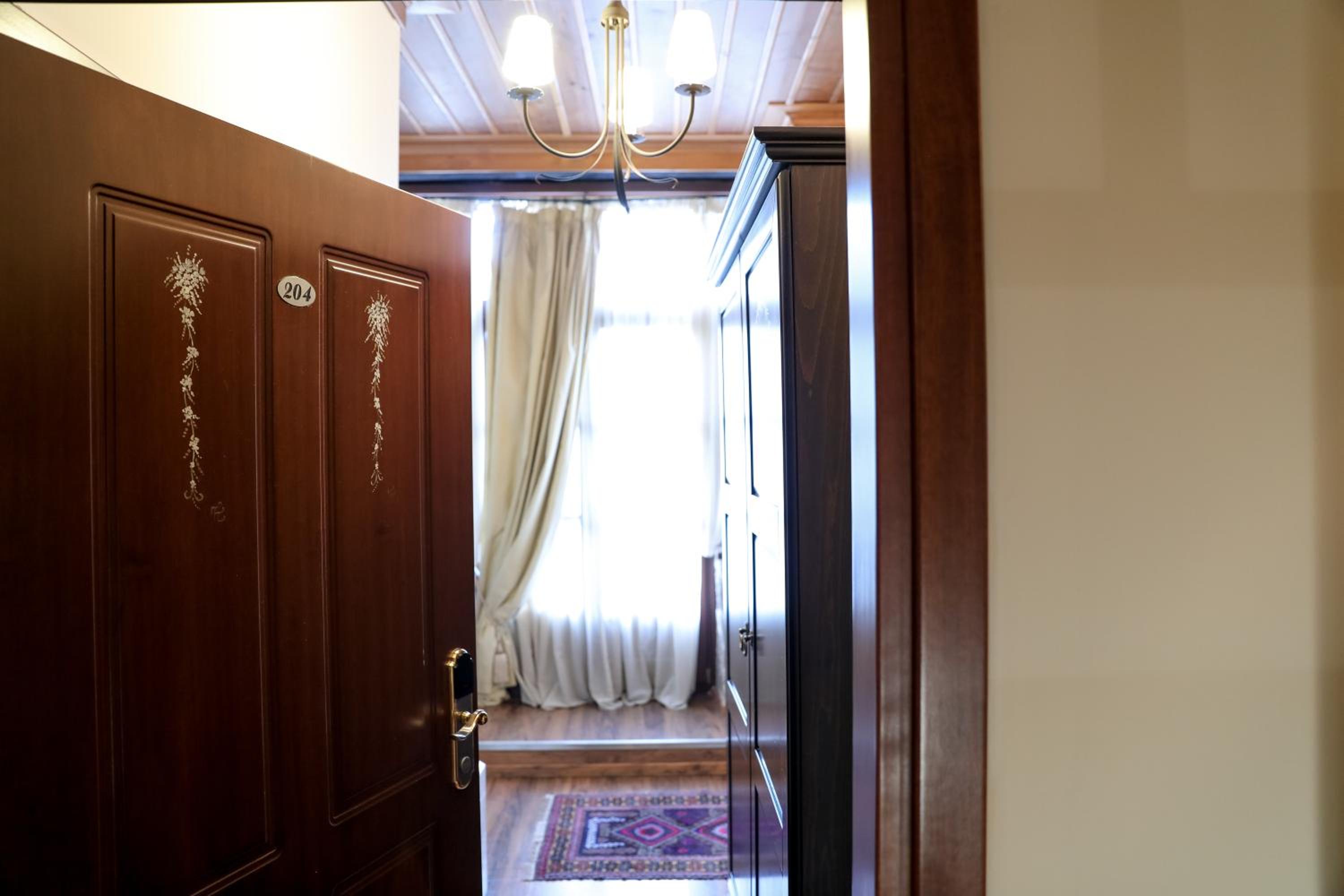 Suite - Photo 3