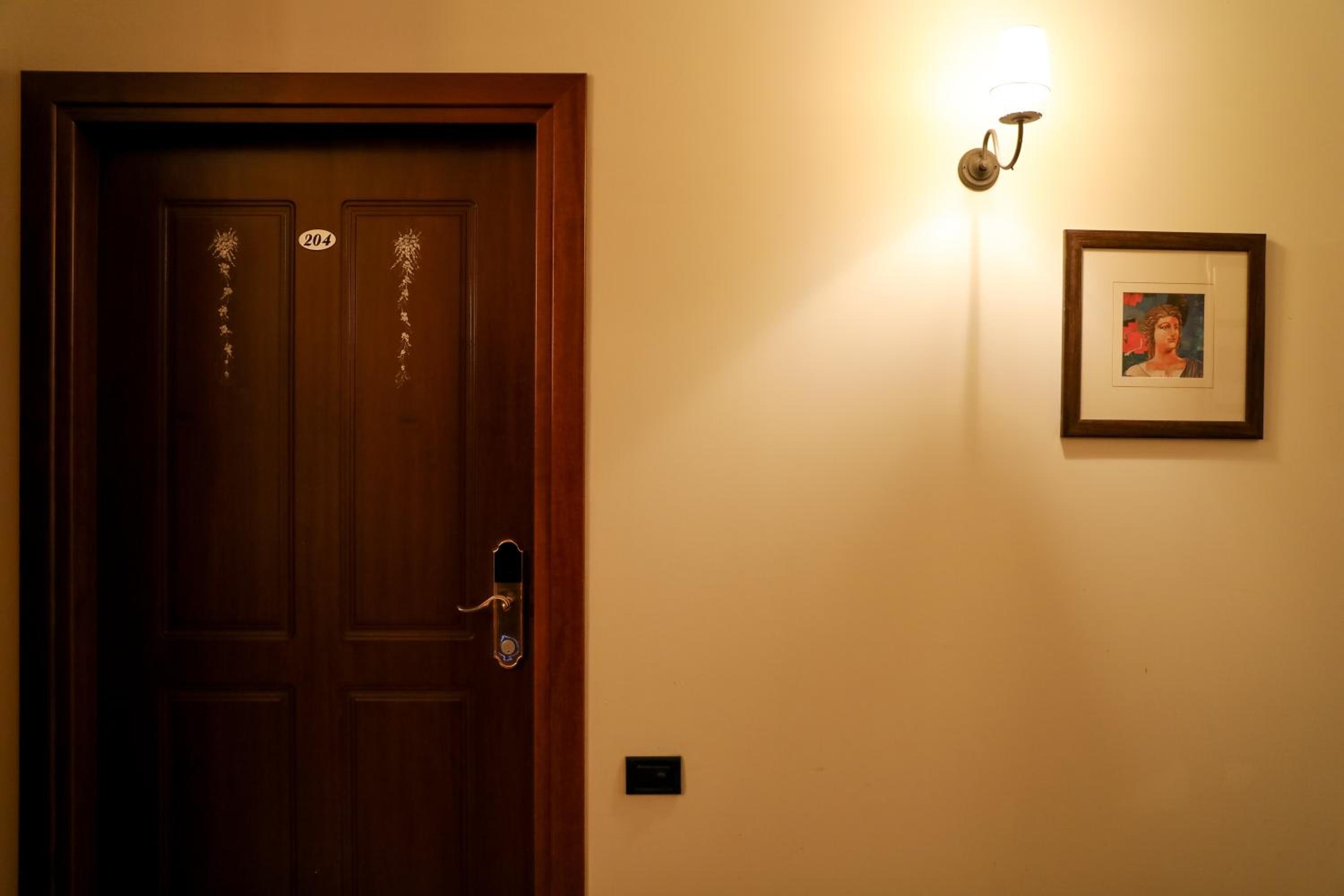 Suite - Photo 10