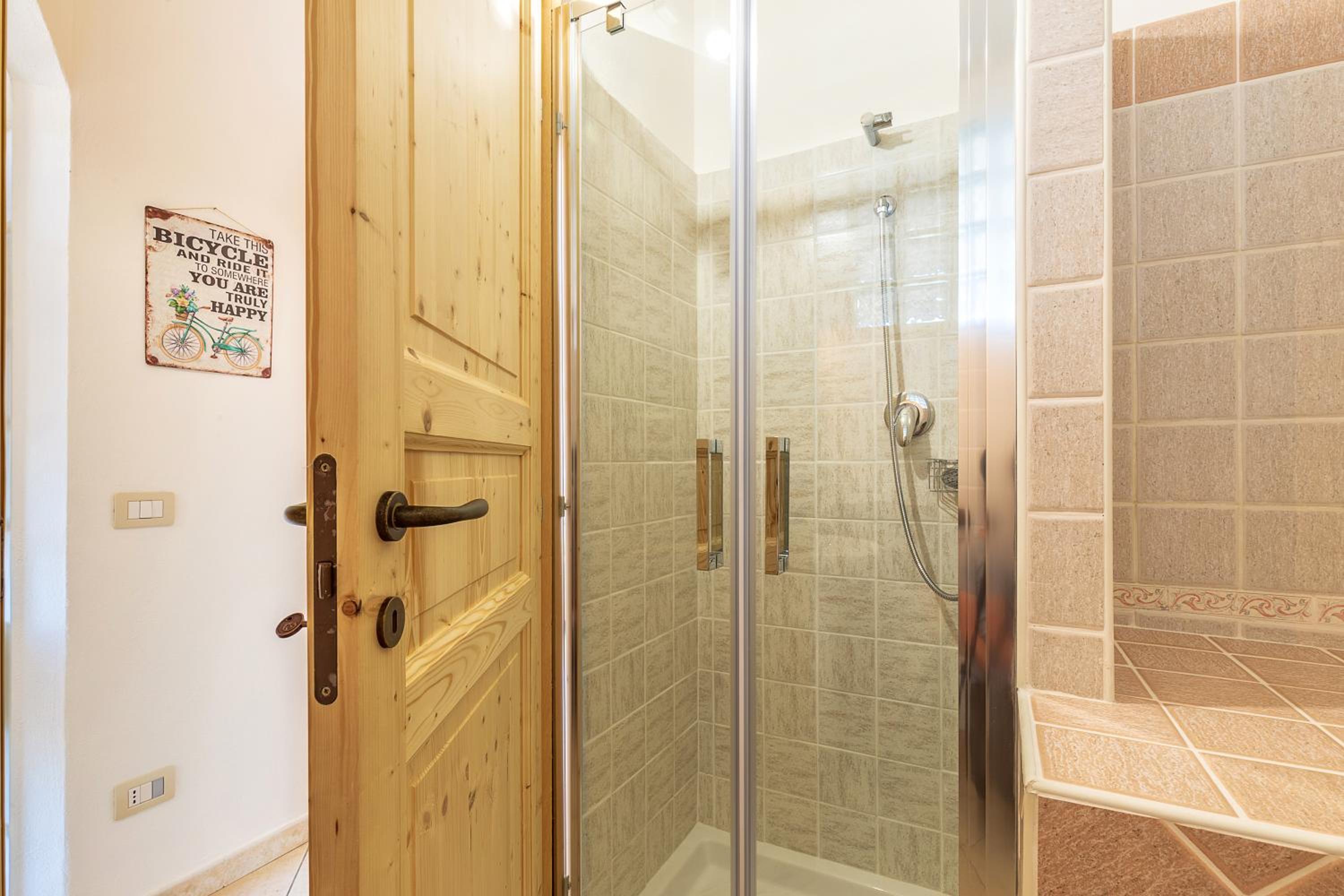 Deluxe Double Room with Balcony photo 3