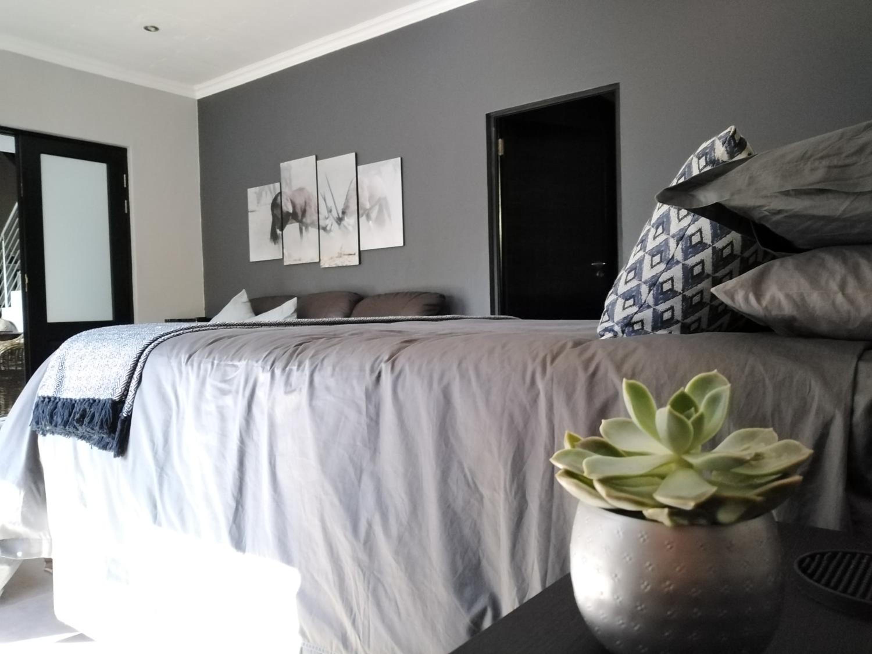 Deluxe Queen Room - Photo 9