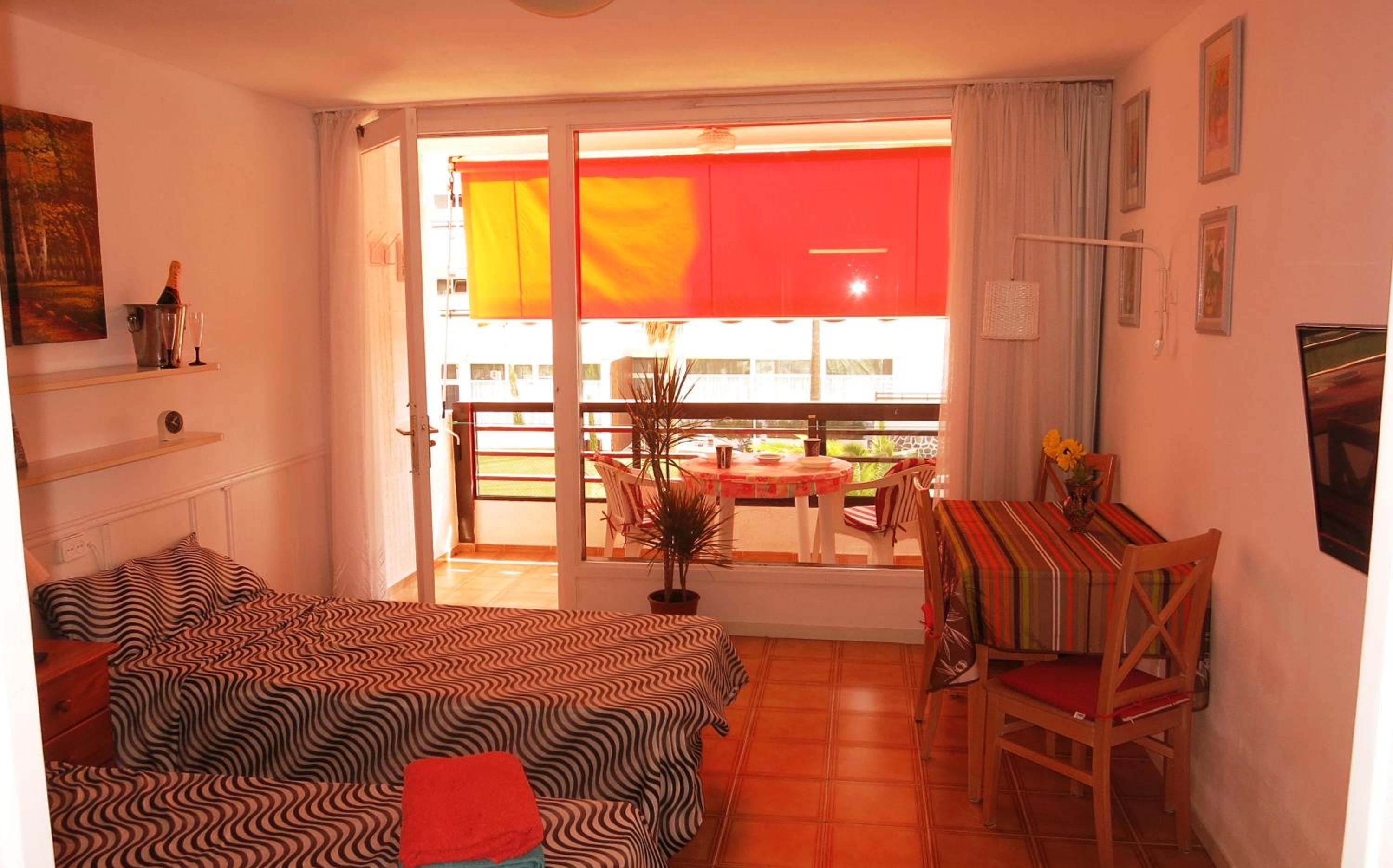 Estudio con vista al mar