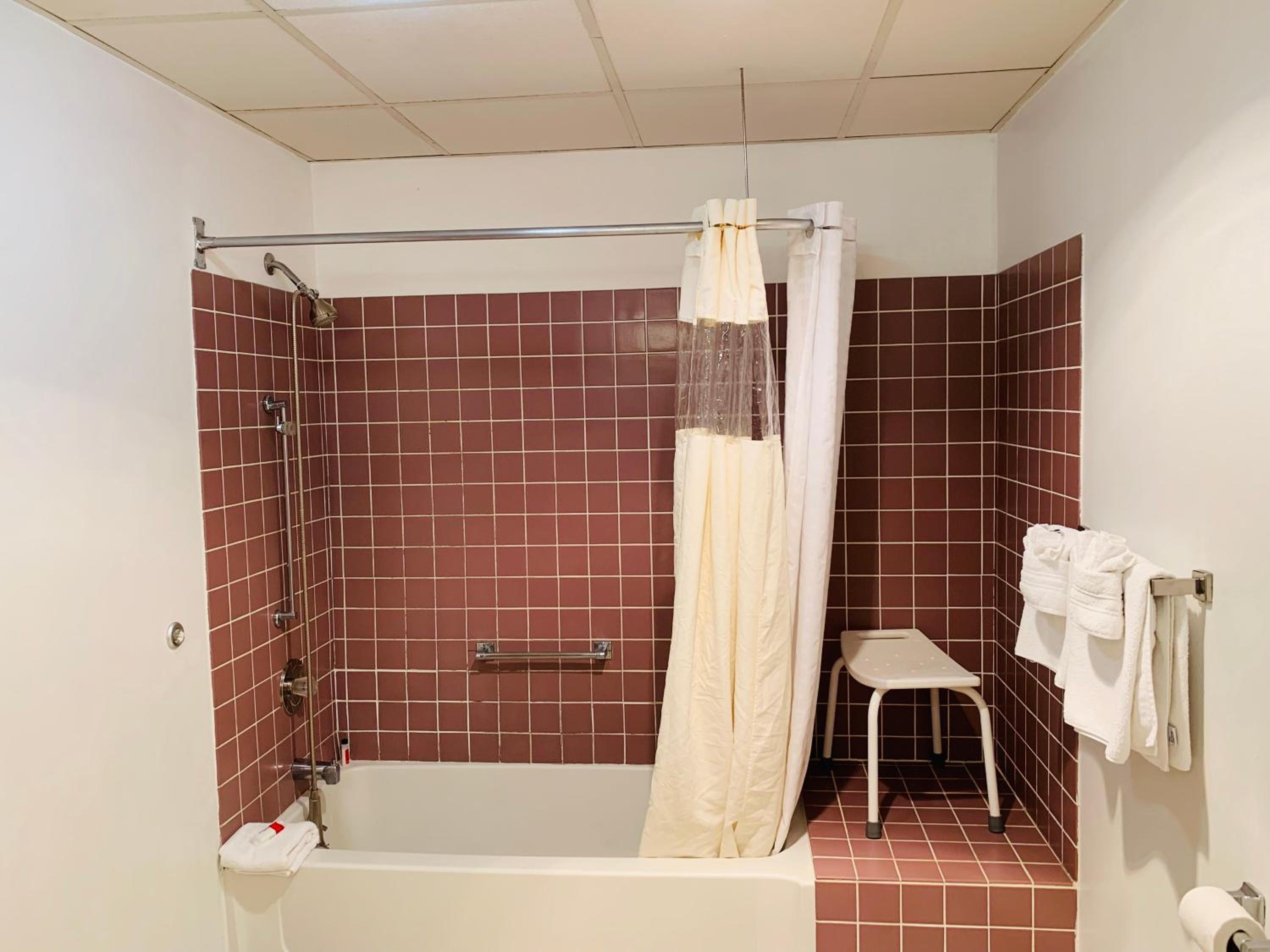 King Room - Disability Access - Photo 4