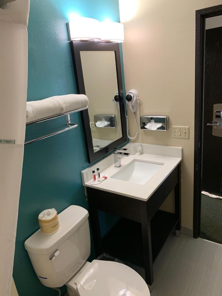 Deluxe King Studio Suite - Non-Smoking - Photo 2