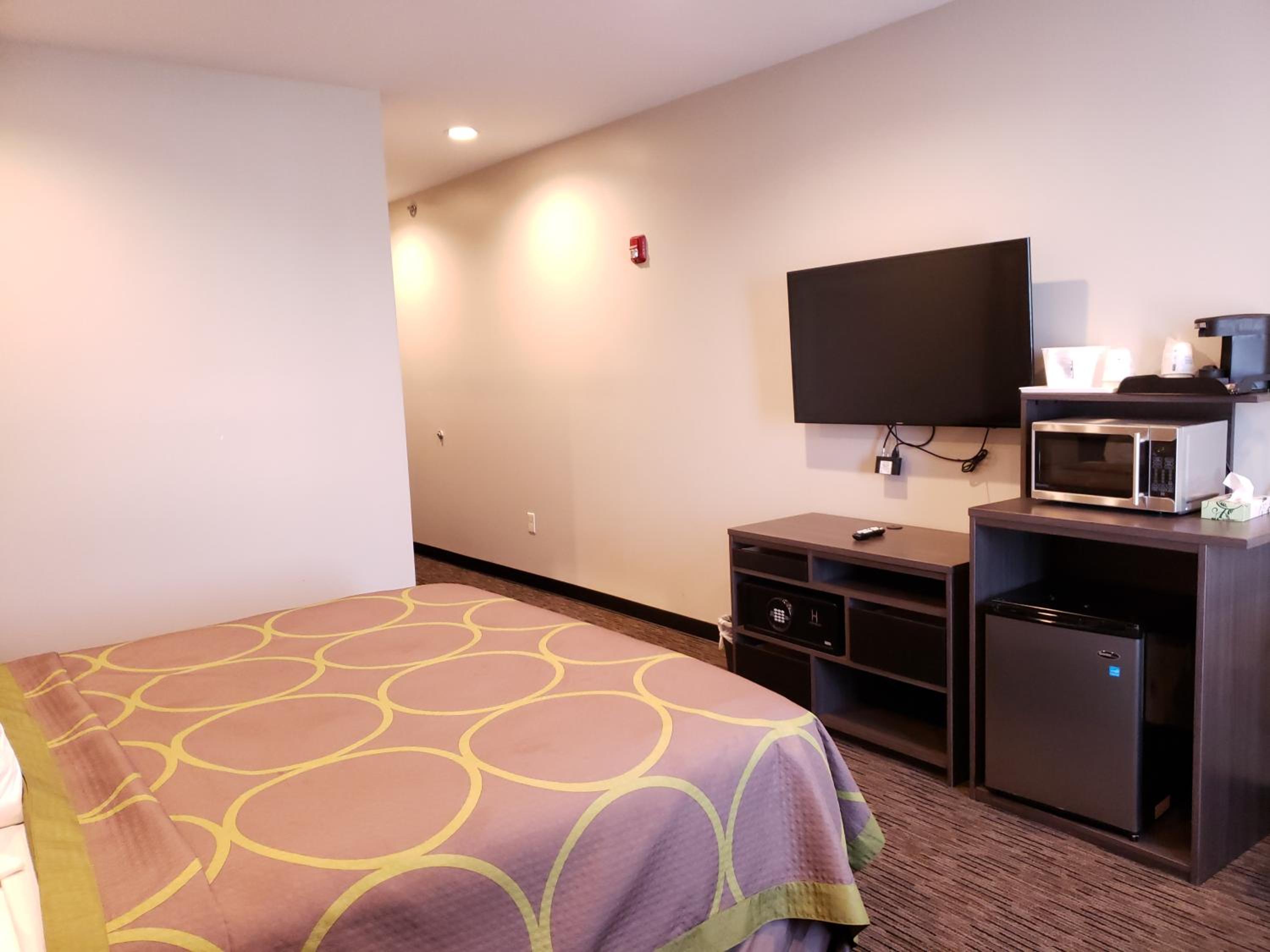 King Room - Mobility Access/Non-Smoking - Photo 1