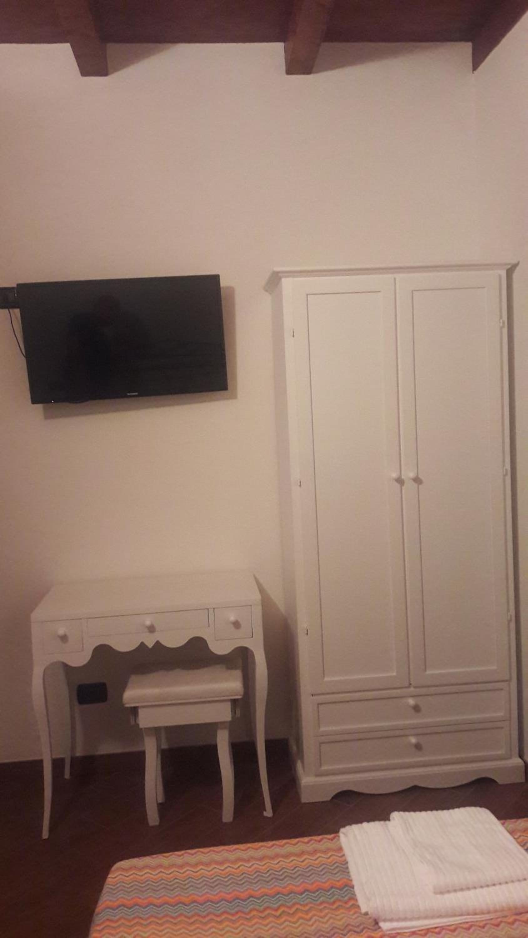 Single Room with Private Bathroom photo 3