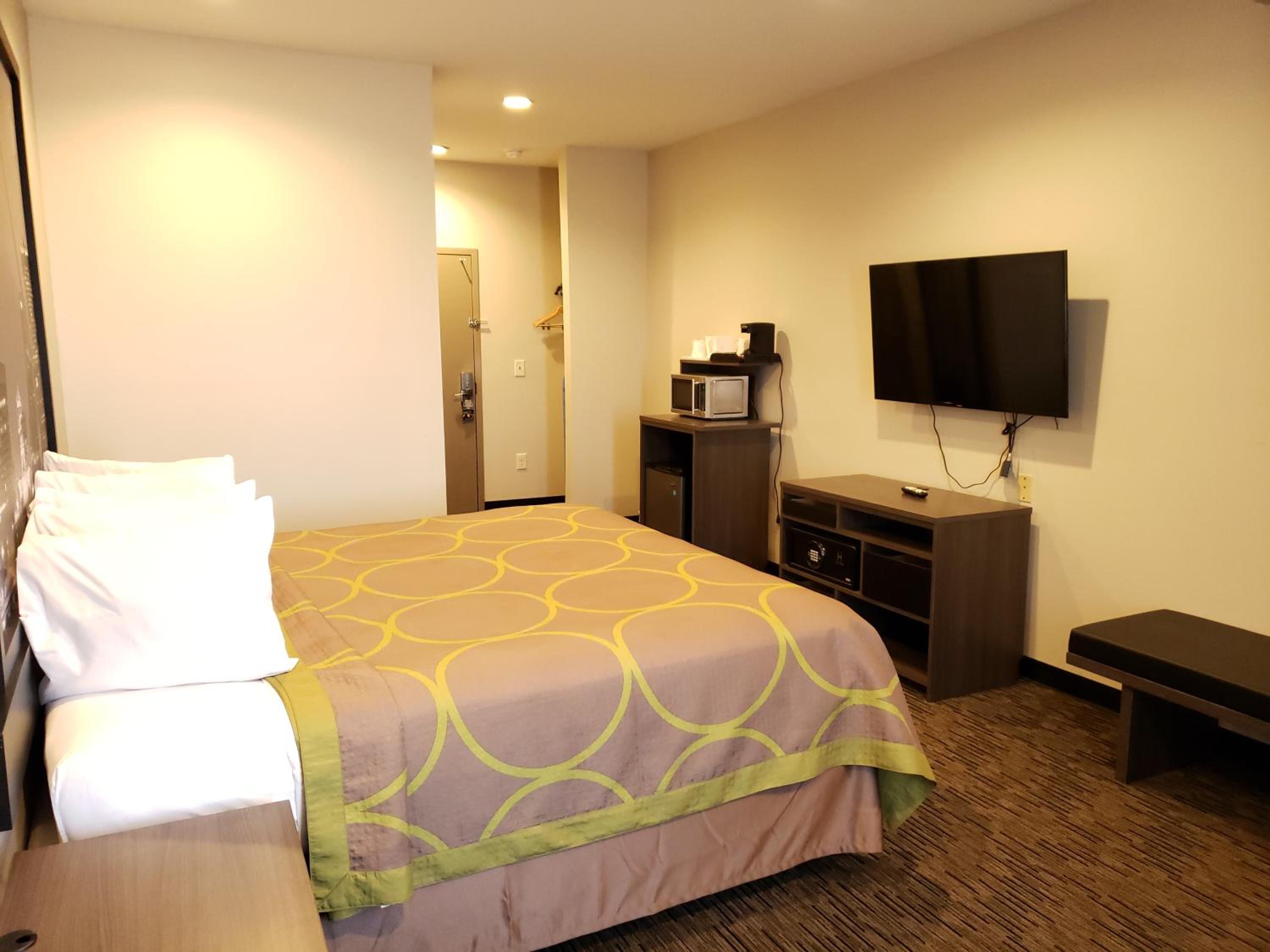 King Room - Non-Smoking - Photo 3