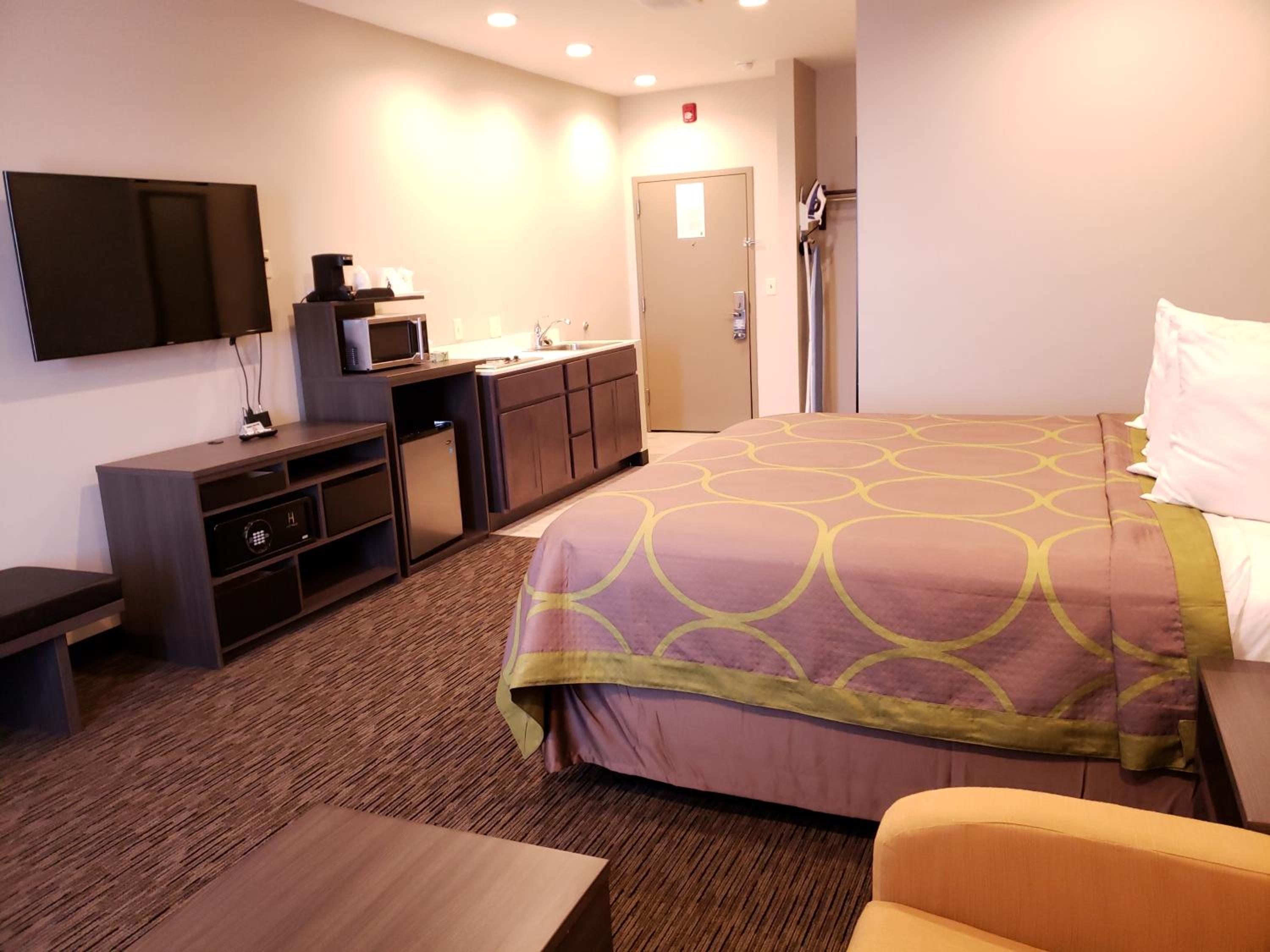 King Studio Suite - Non-Smoking - Photo 3