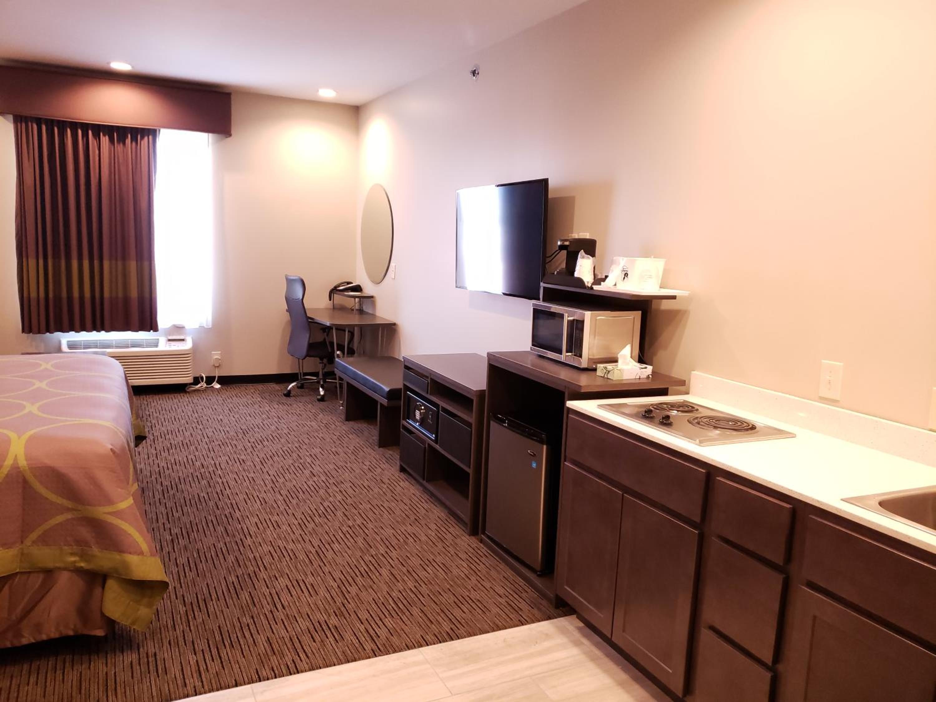 King Studio Suite - Non-Smoking - Photo 4