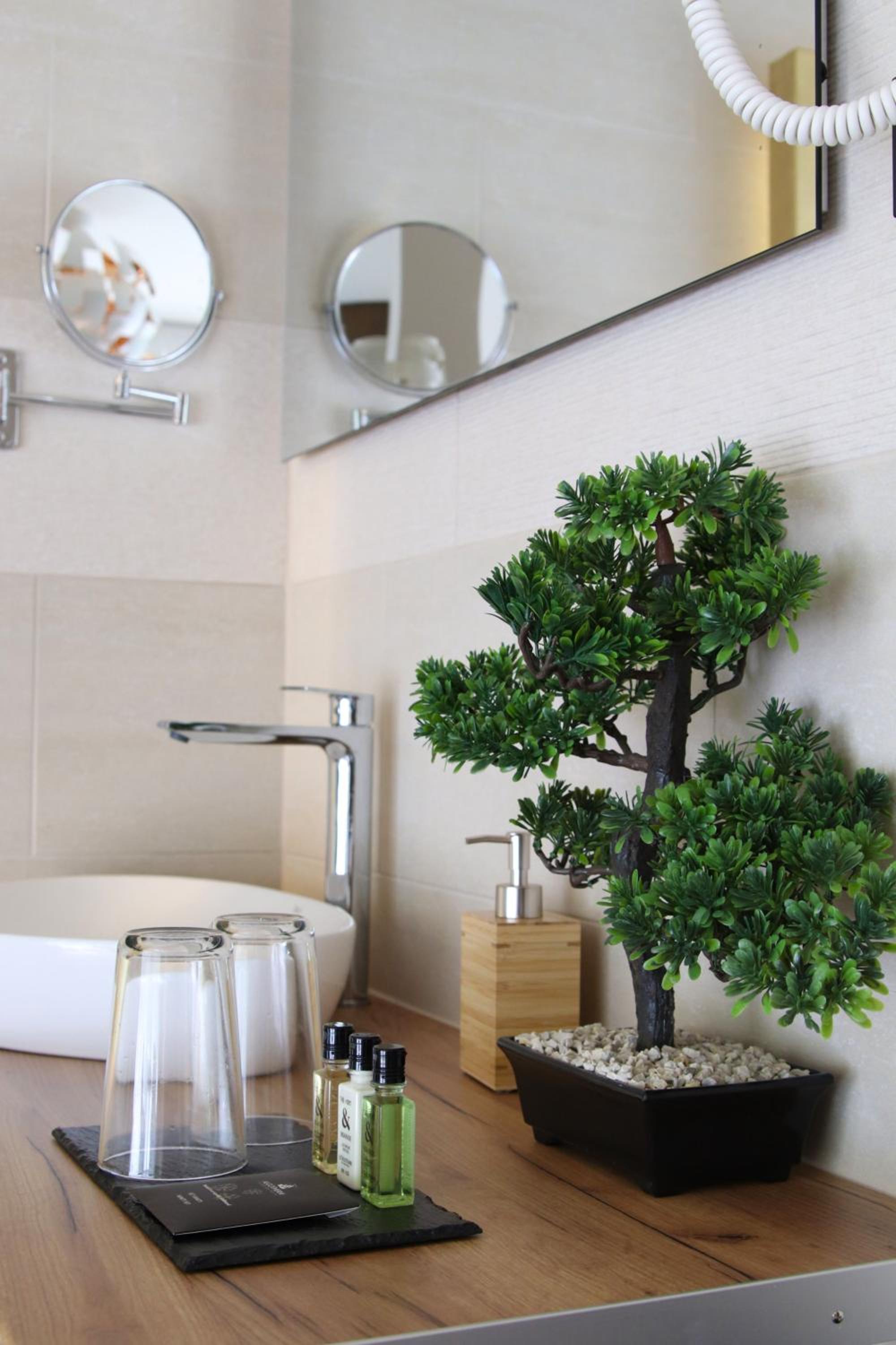 Queen Room with Spa Bath - Photo 4