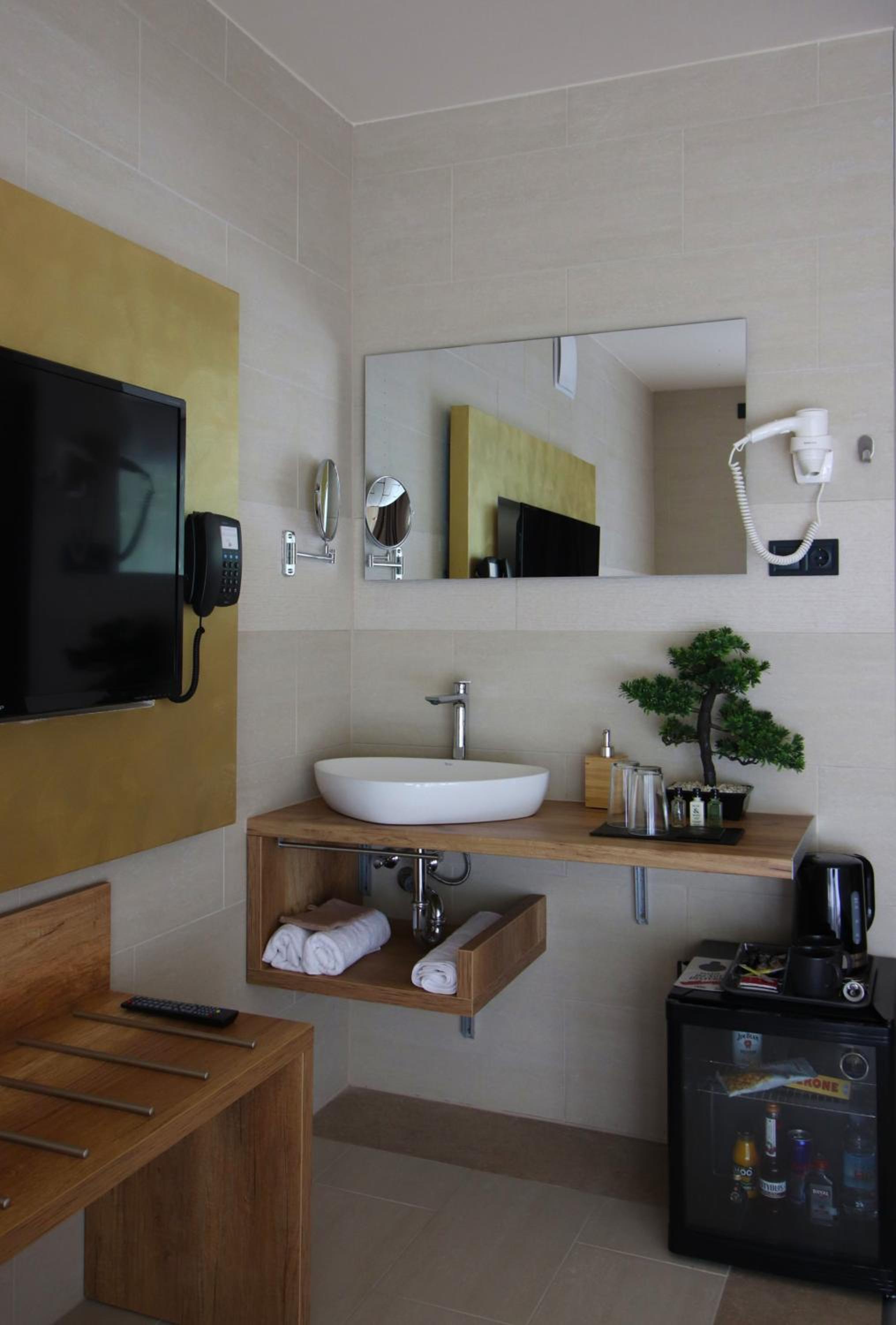 Queen Room with Spa Bath - Photo 2