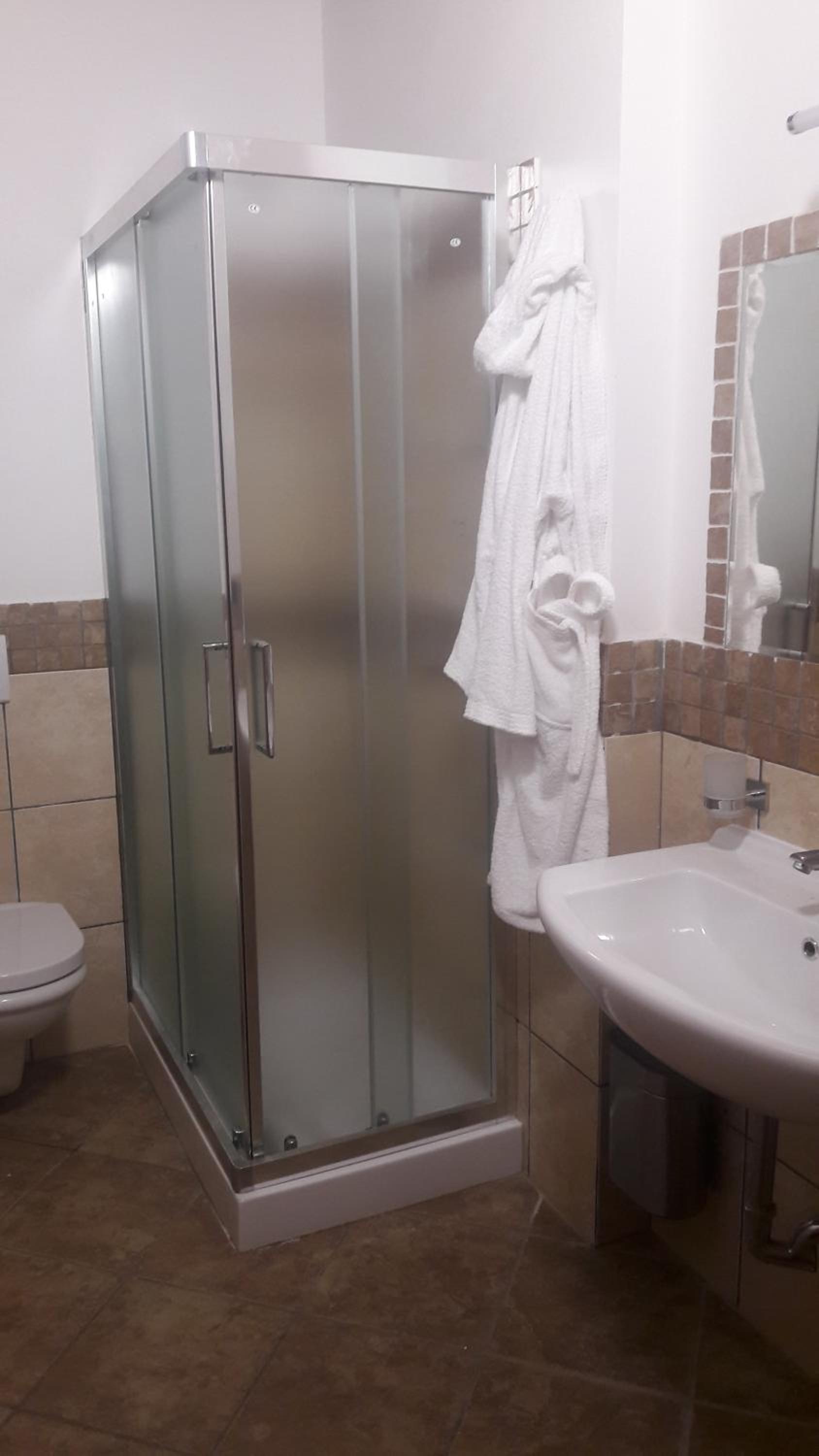 Single Room with Private Bathroom photo 2