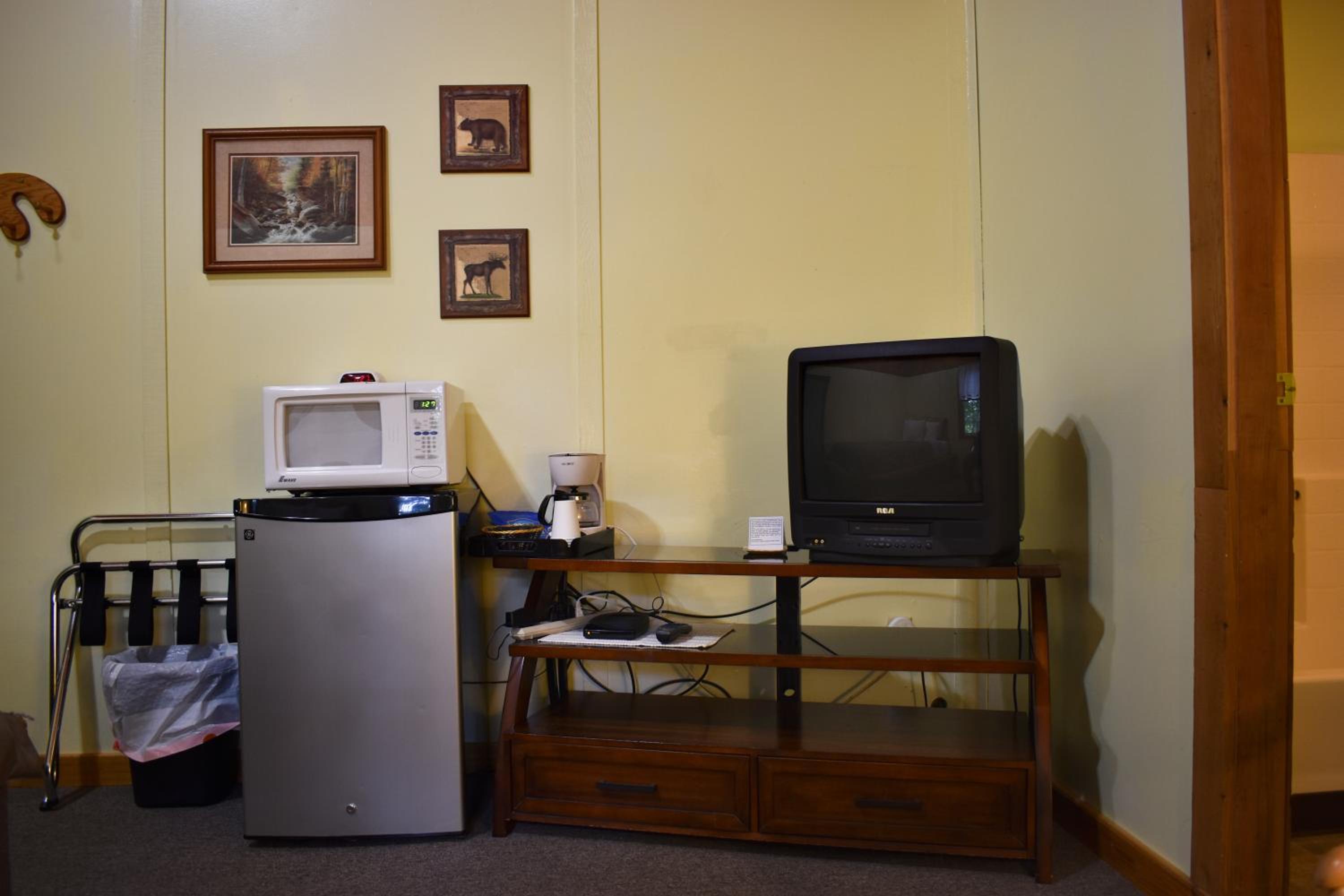 One-Bedroom Cabin photo 3