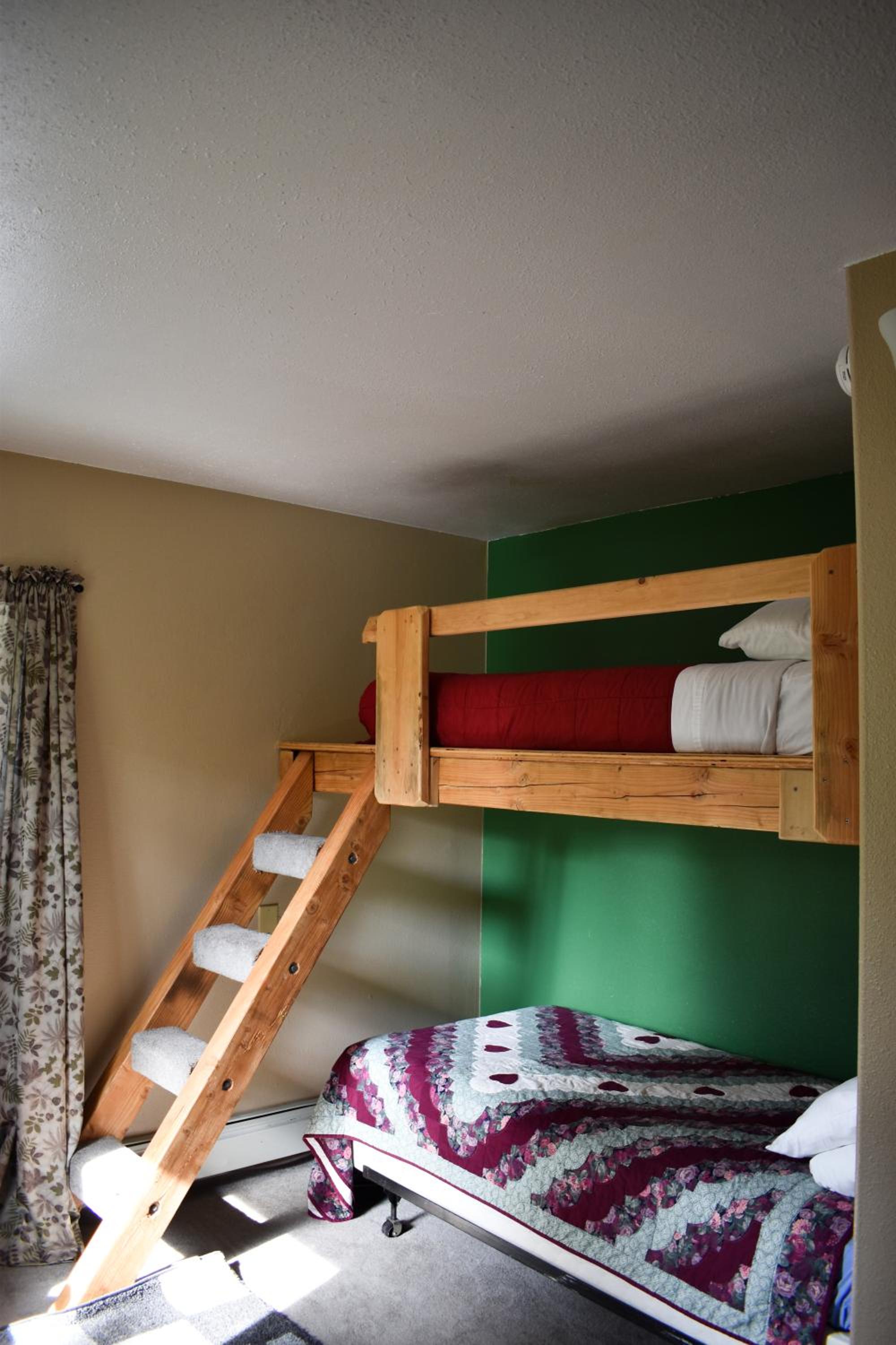 Four-Bedroom House photo 2