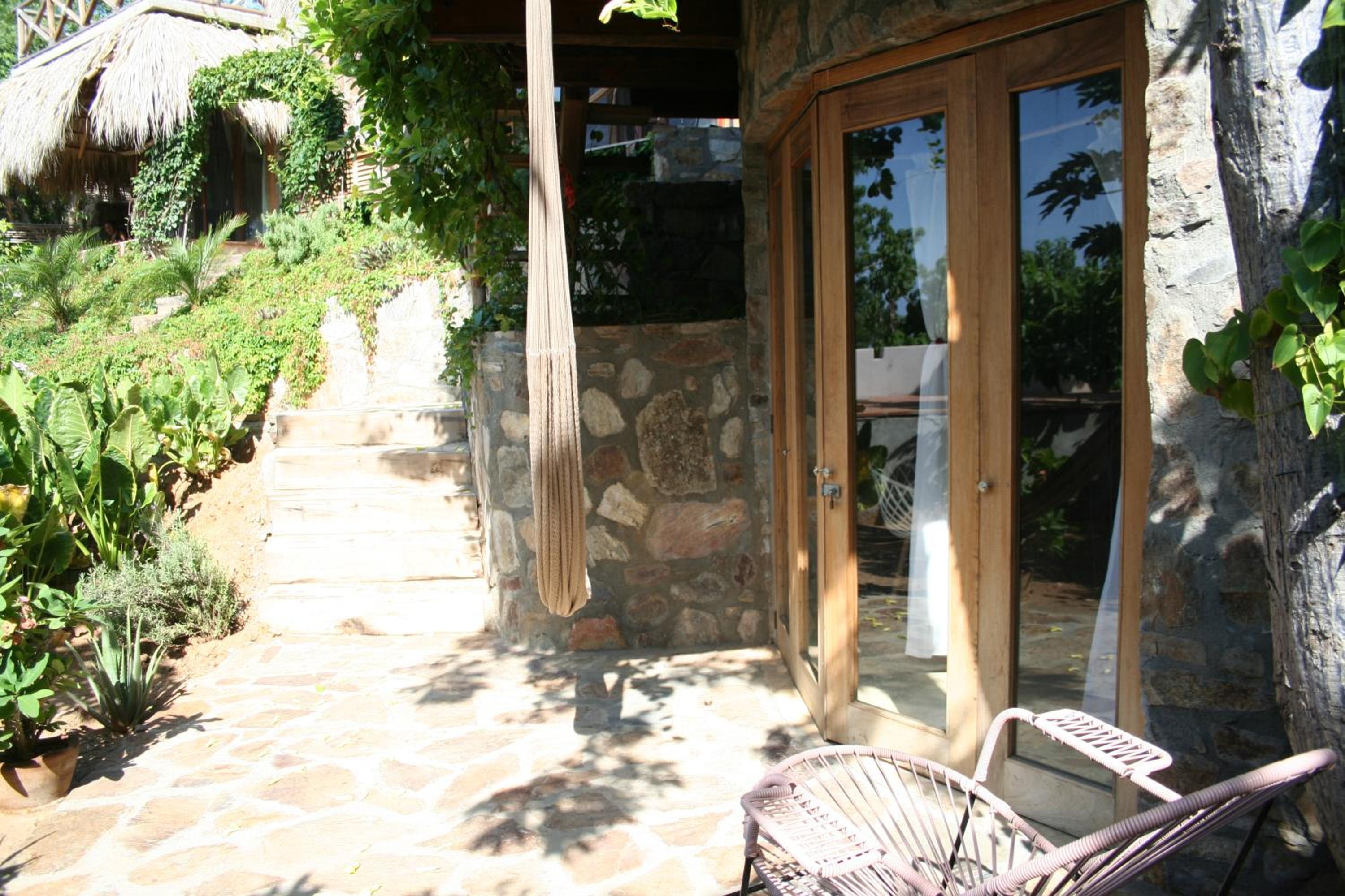 Double Room with Garden View - Photo 9