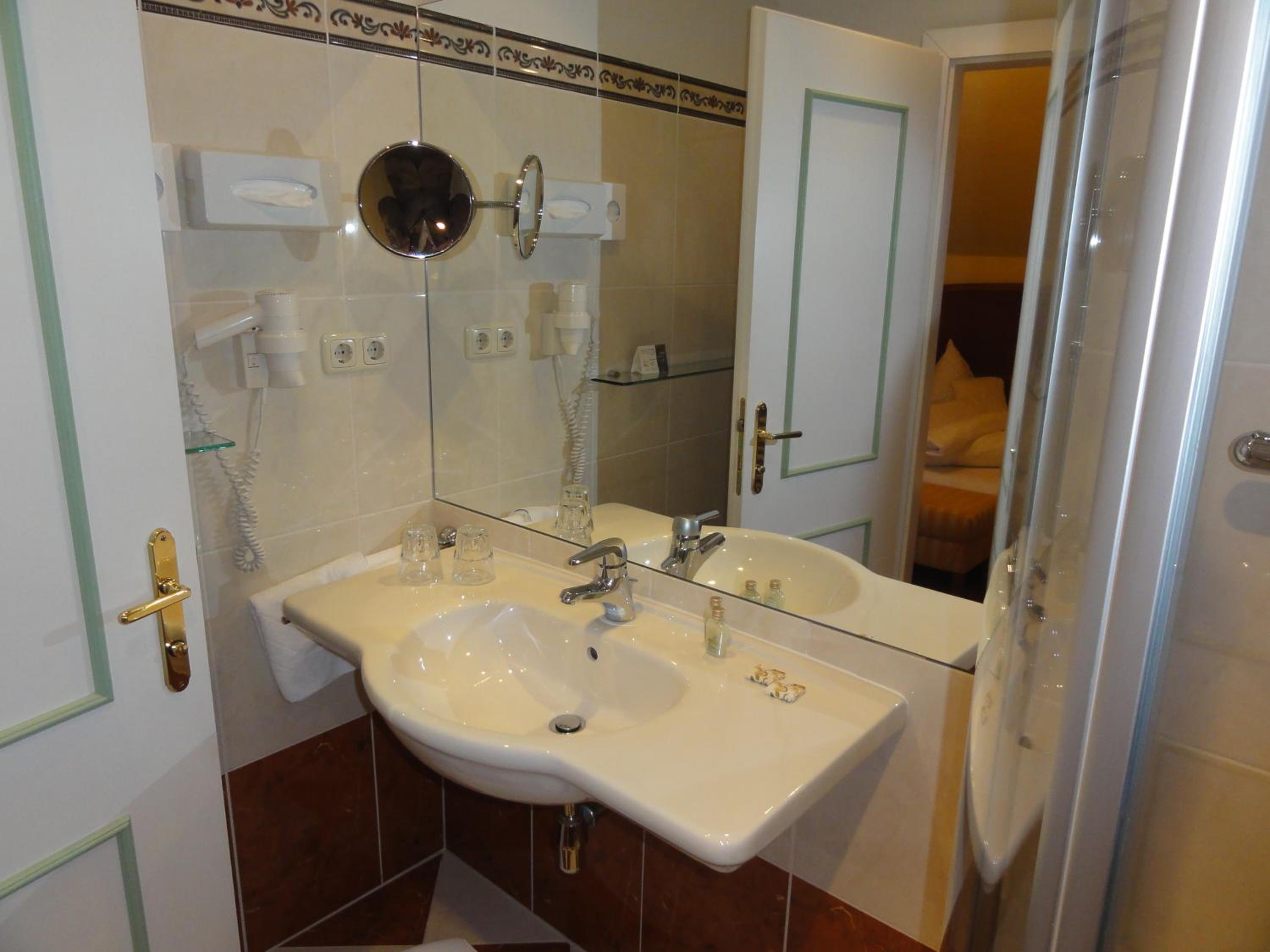 Economy Double Room with Balcony photo 2