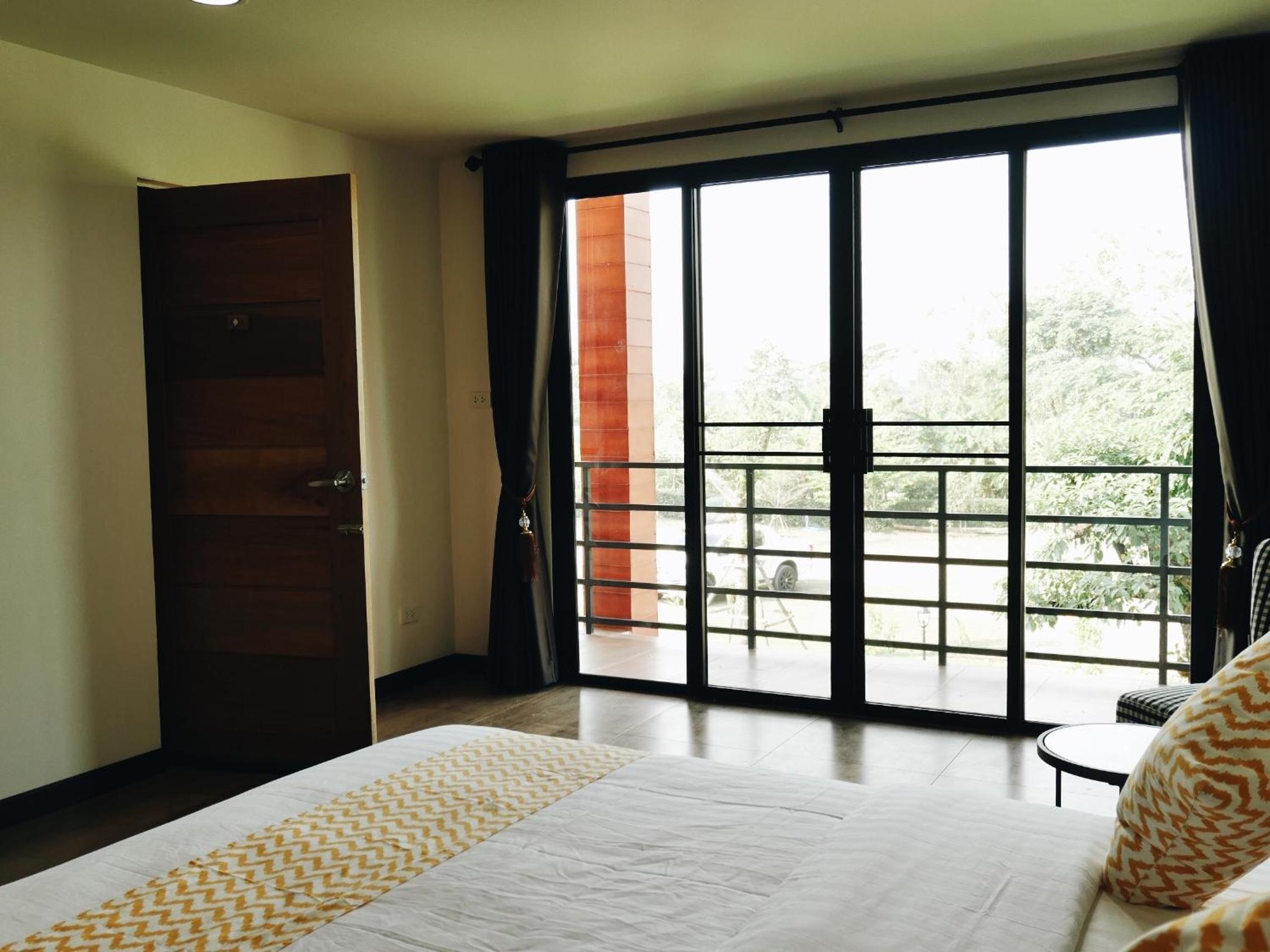 Deluxe Double Room with Balcony photo 3