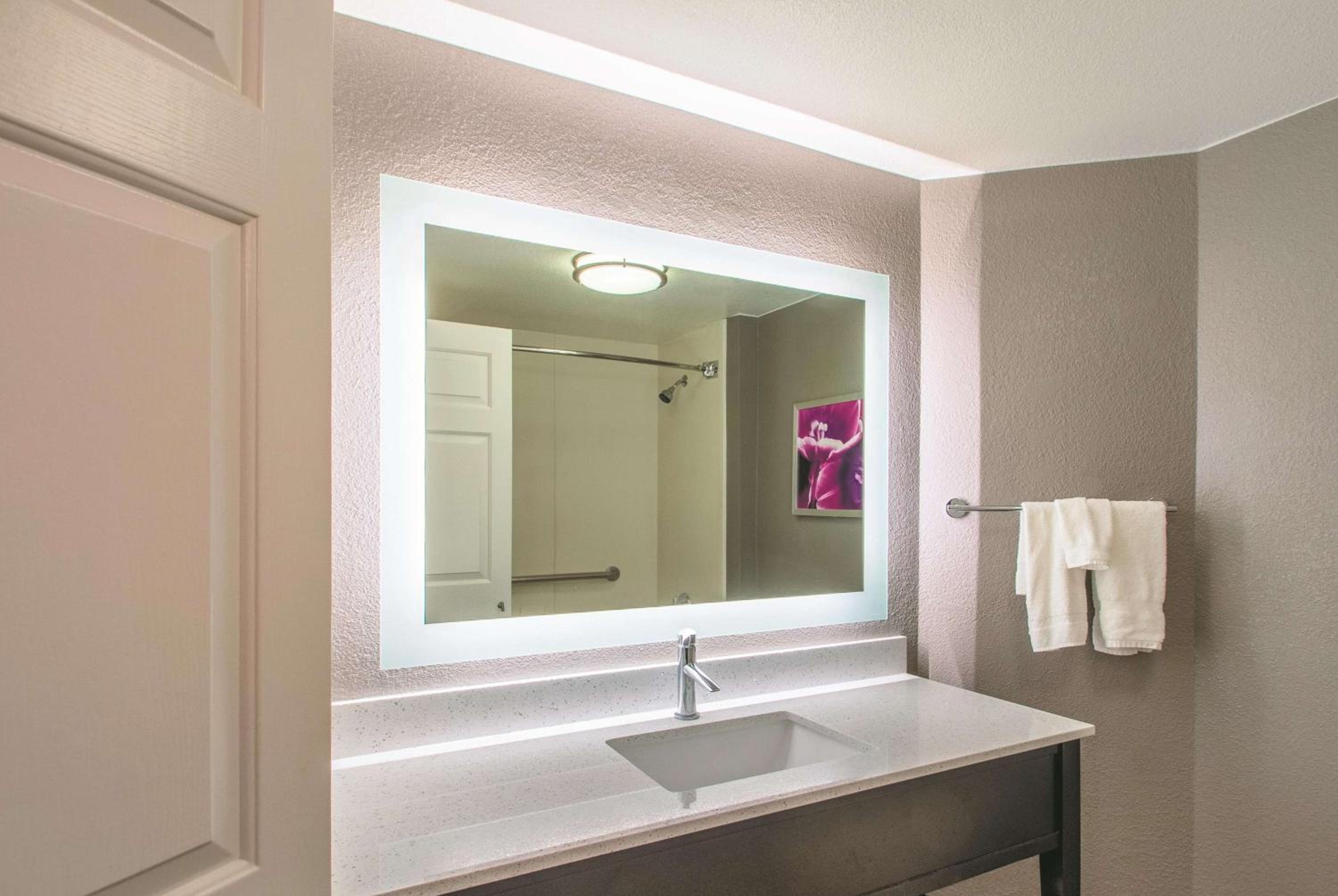 Deluxe Double Room with Two Double Beds - Photo 2