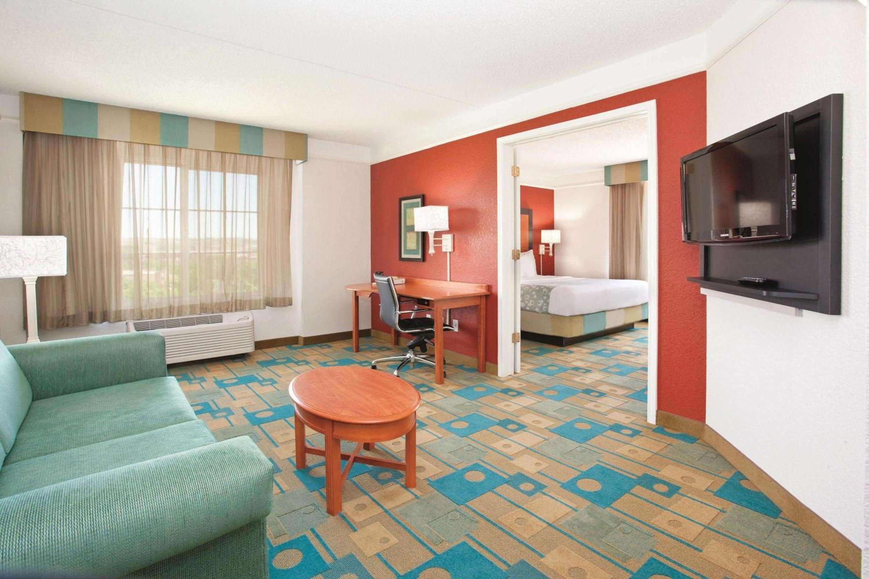 King Suite with Pool View - Non-Smoking - Photo 1