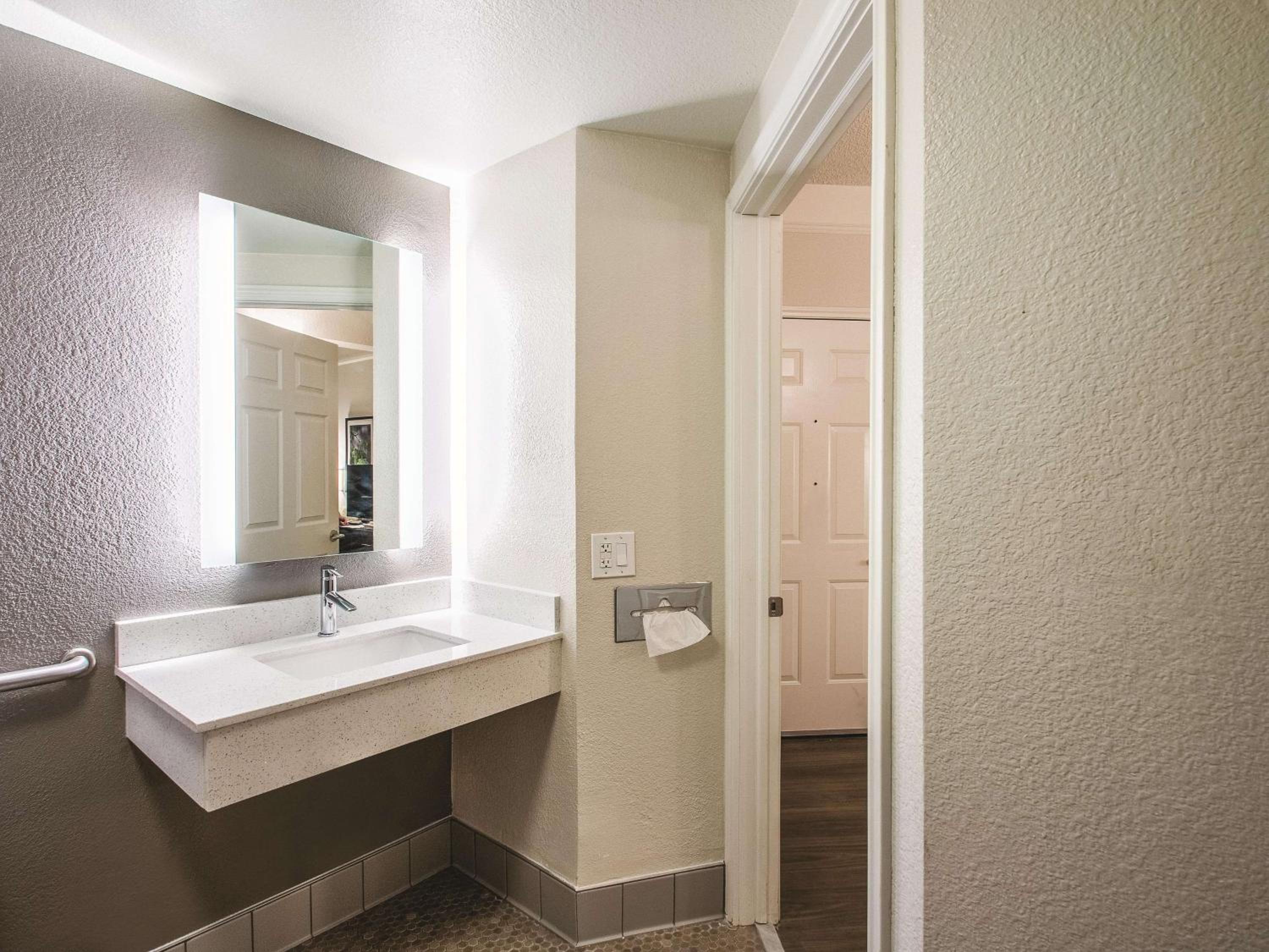 King Room - Disability Access - Photo 3