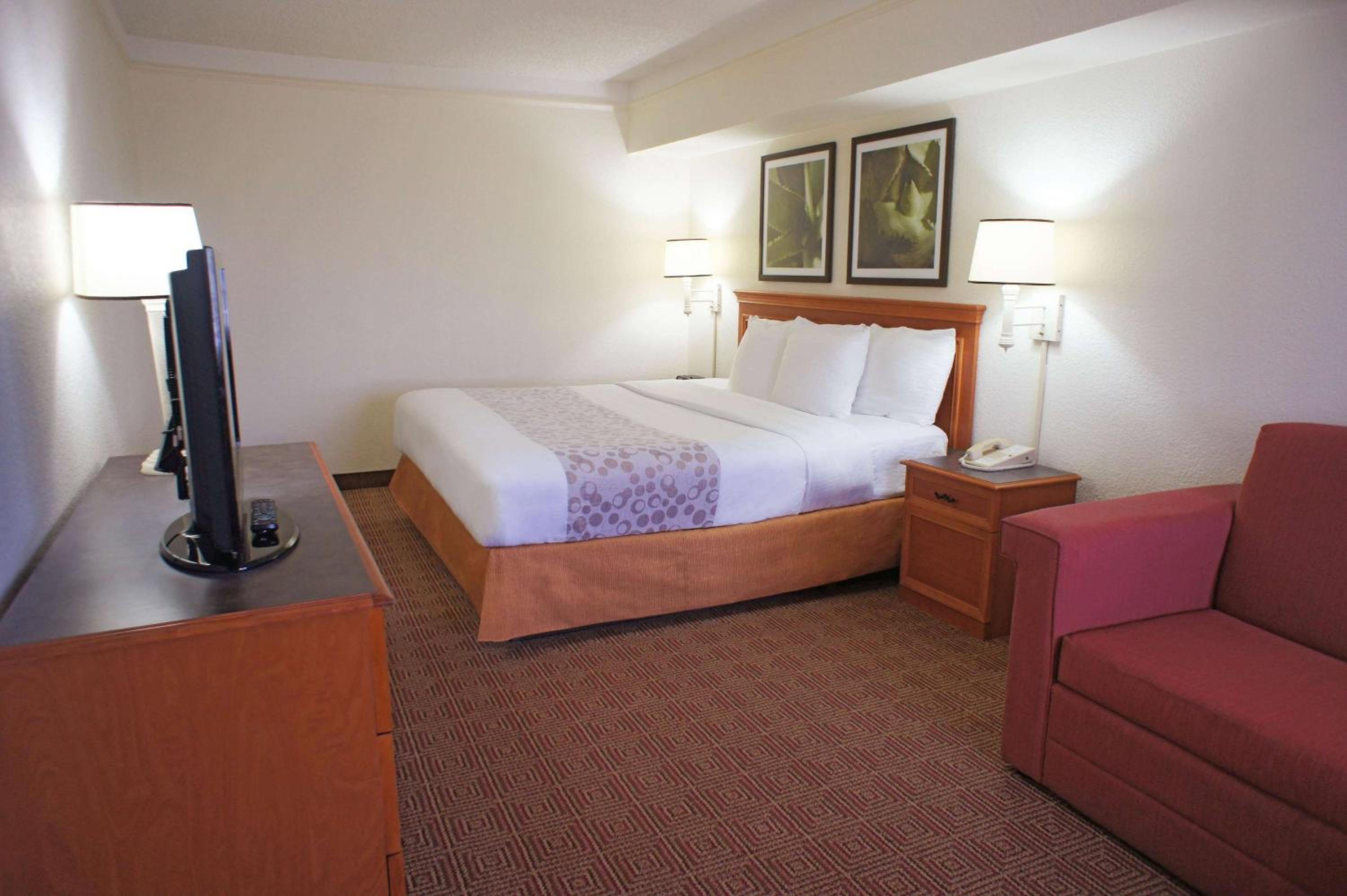 One-Bedroom King Suite - Non-Smoking photo 1