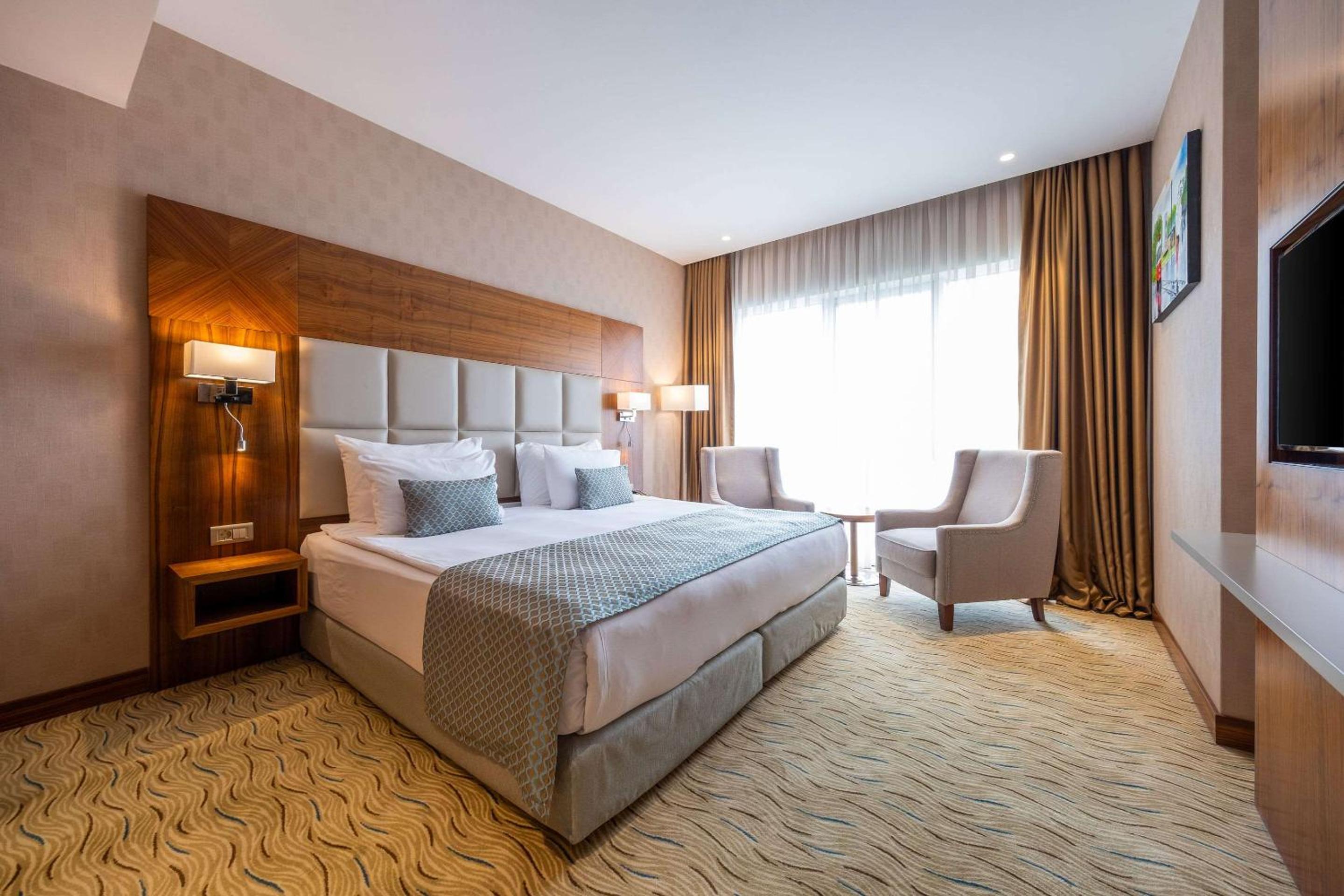 Double Suite - Non-Smoking photo 1