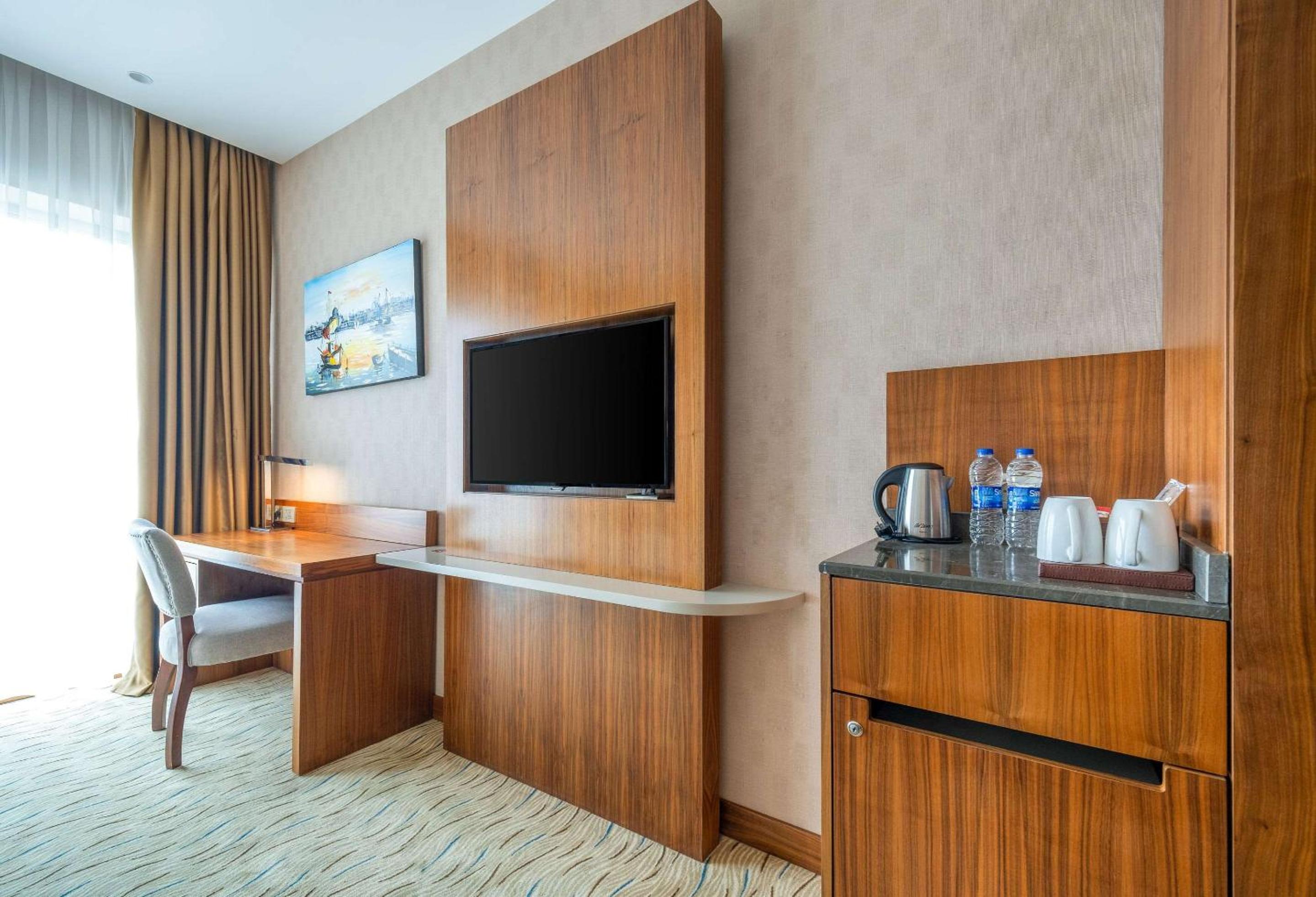 Twin Room - Non-Smoking photo 2