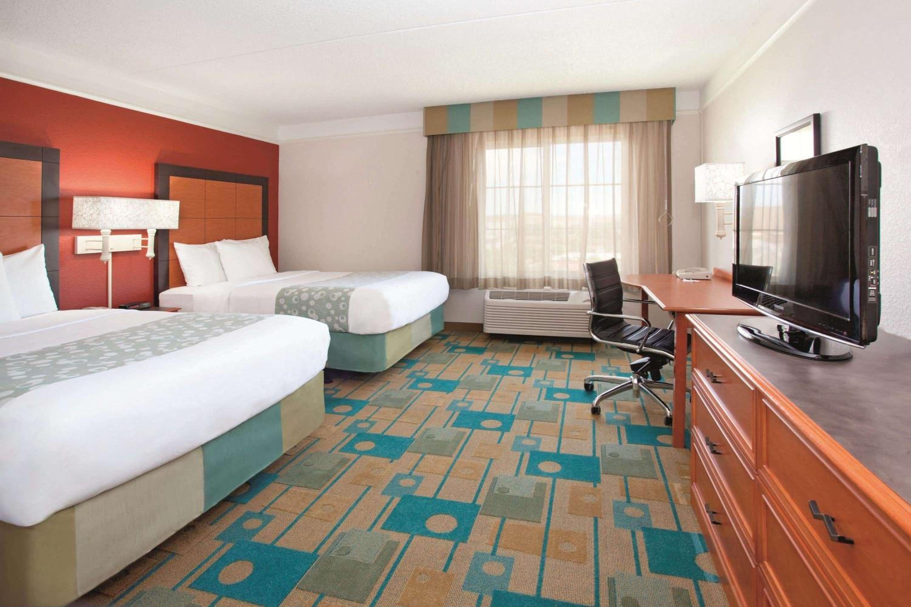 2 Double Beds, Mobility/Hearing Impaired Accessible Room, Bathtub w/ Grab Bars - Photo 1