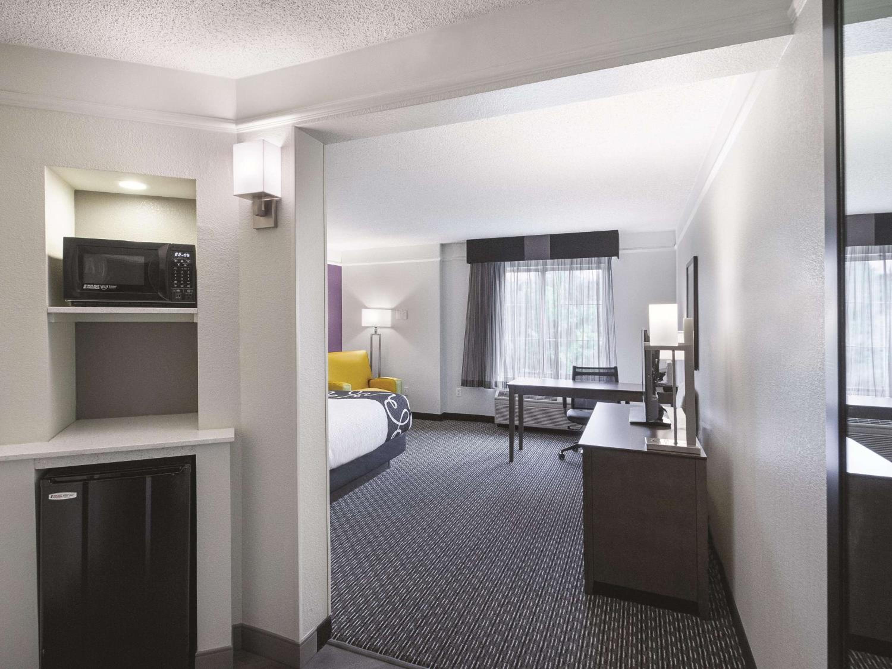 Deluxe King Room - Photo 4
