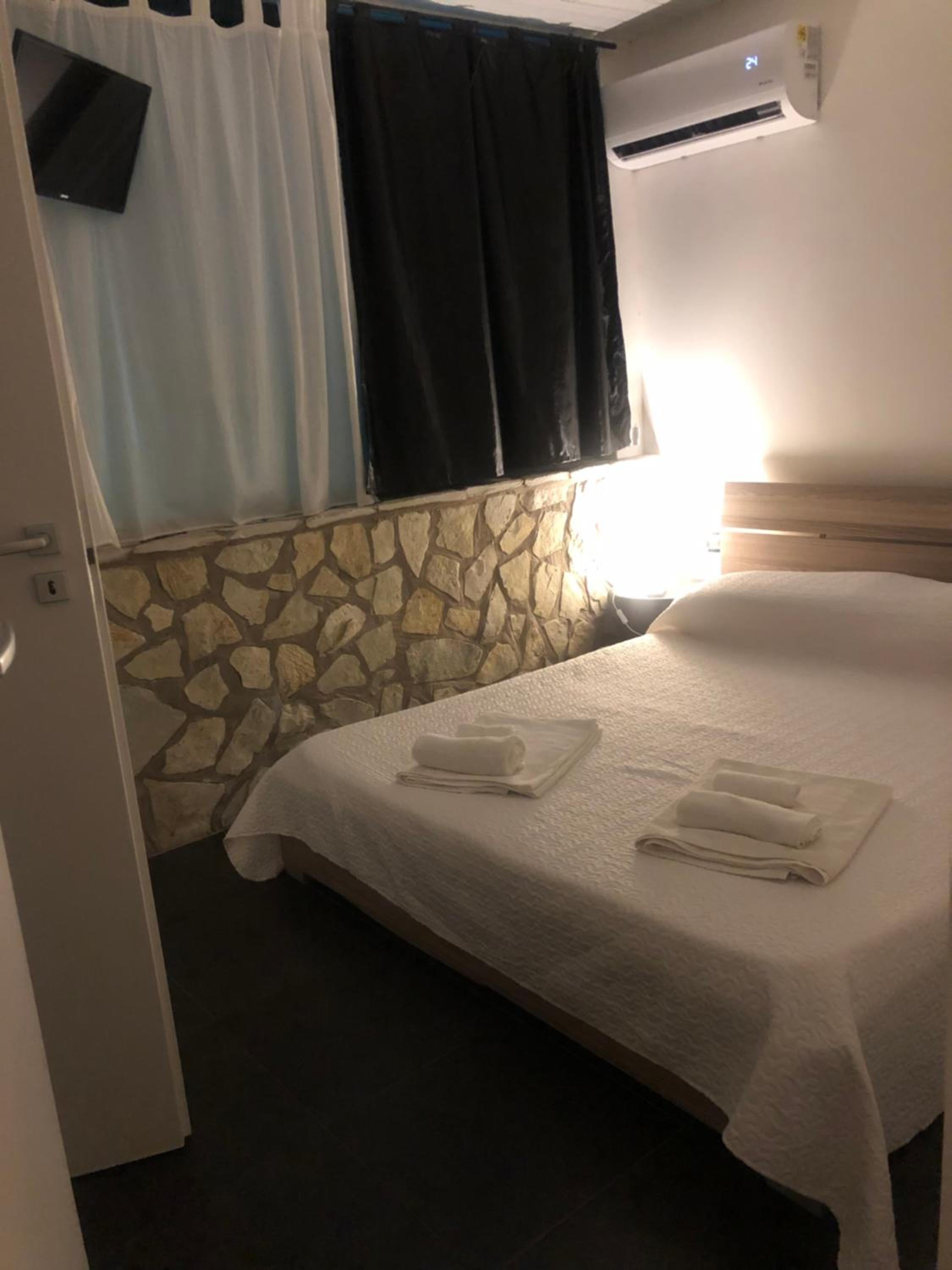 Double Room - Photo 12
