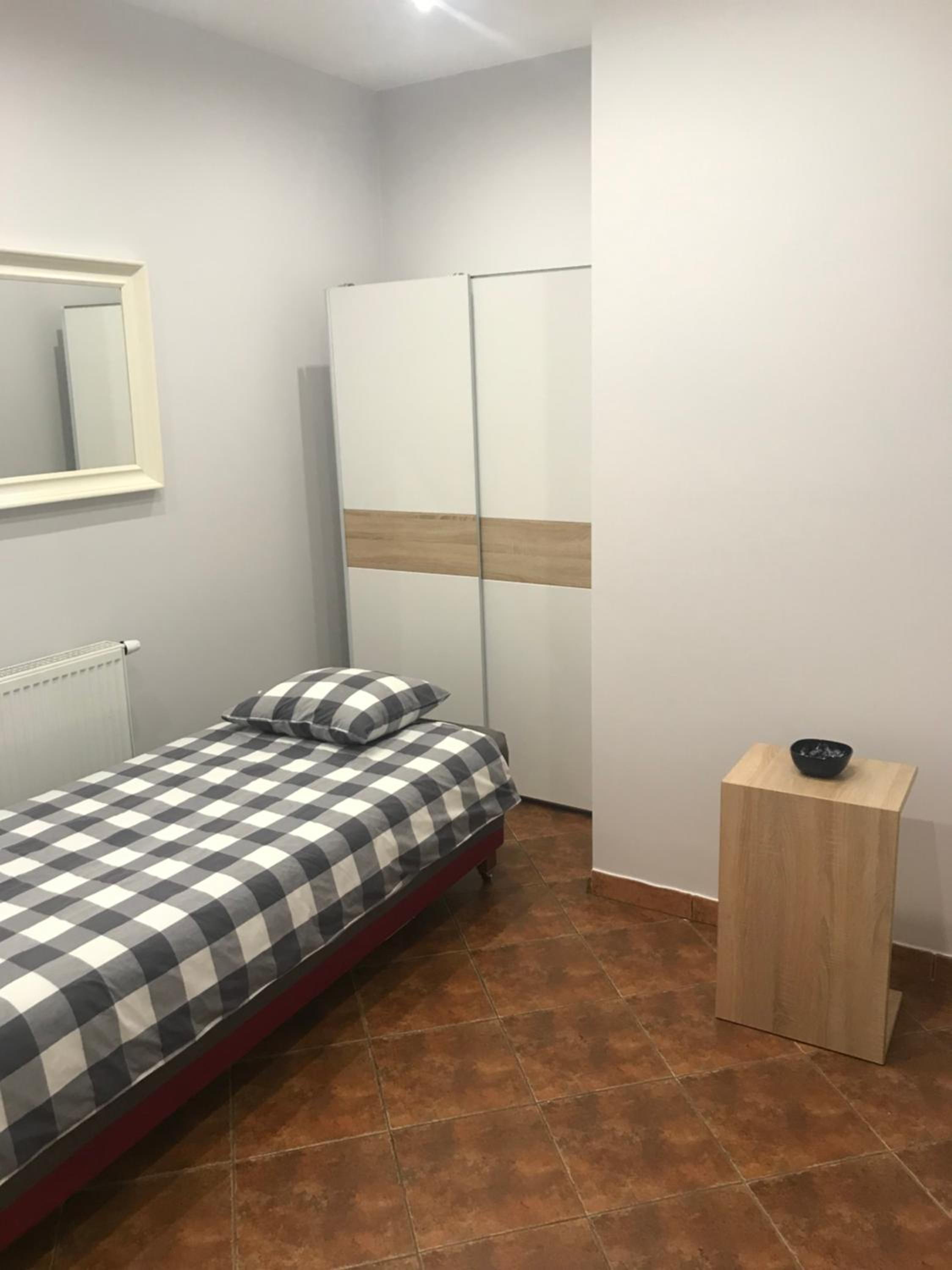 Single Room with Shared Shower and Toilet photo 3